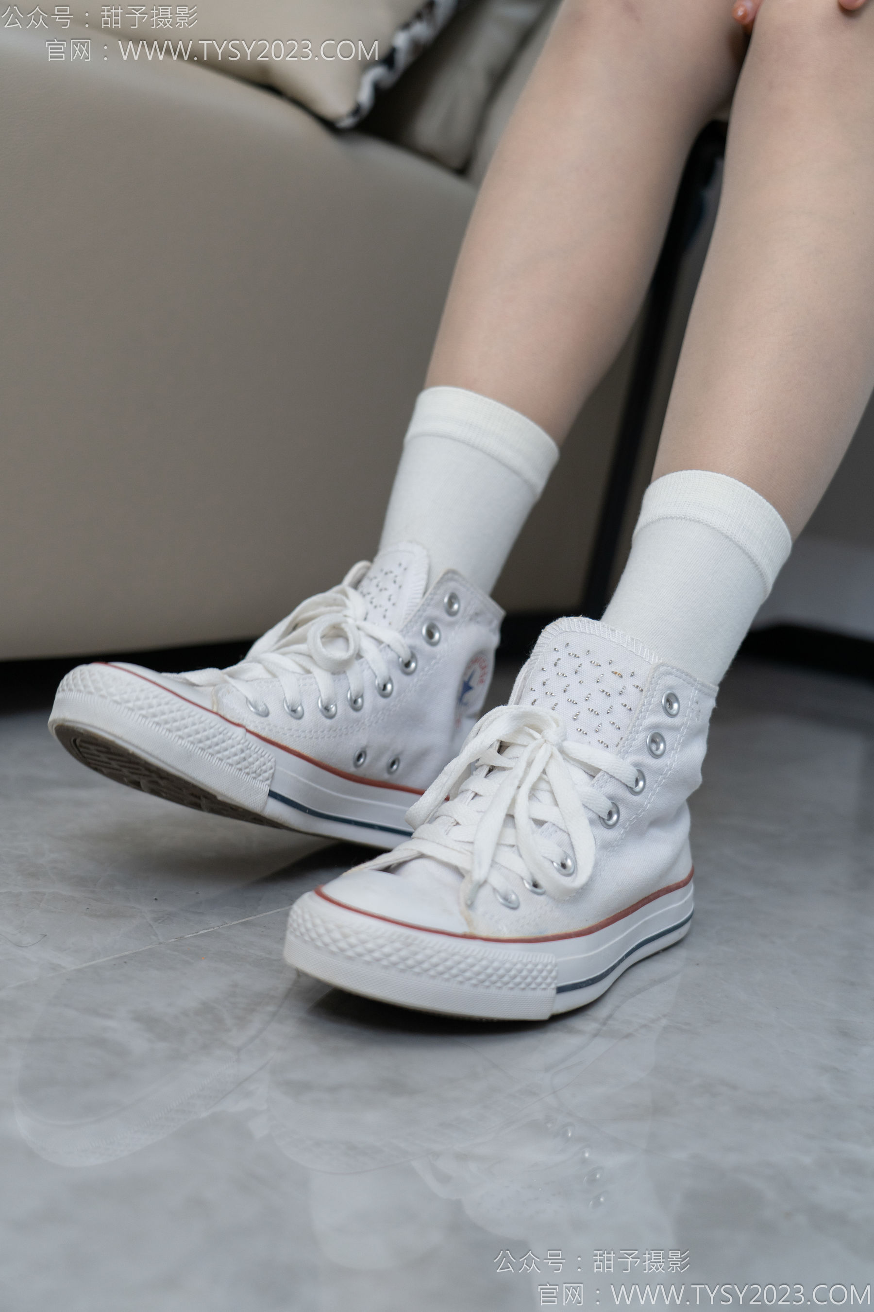 甜予摄影 No.154 澜澜 - 帆布鞋、白棉袜、薄灰丝、跺脚抖腿剧情/(129P)