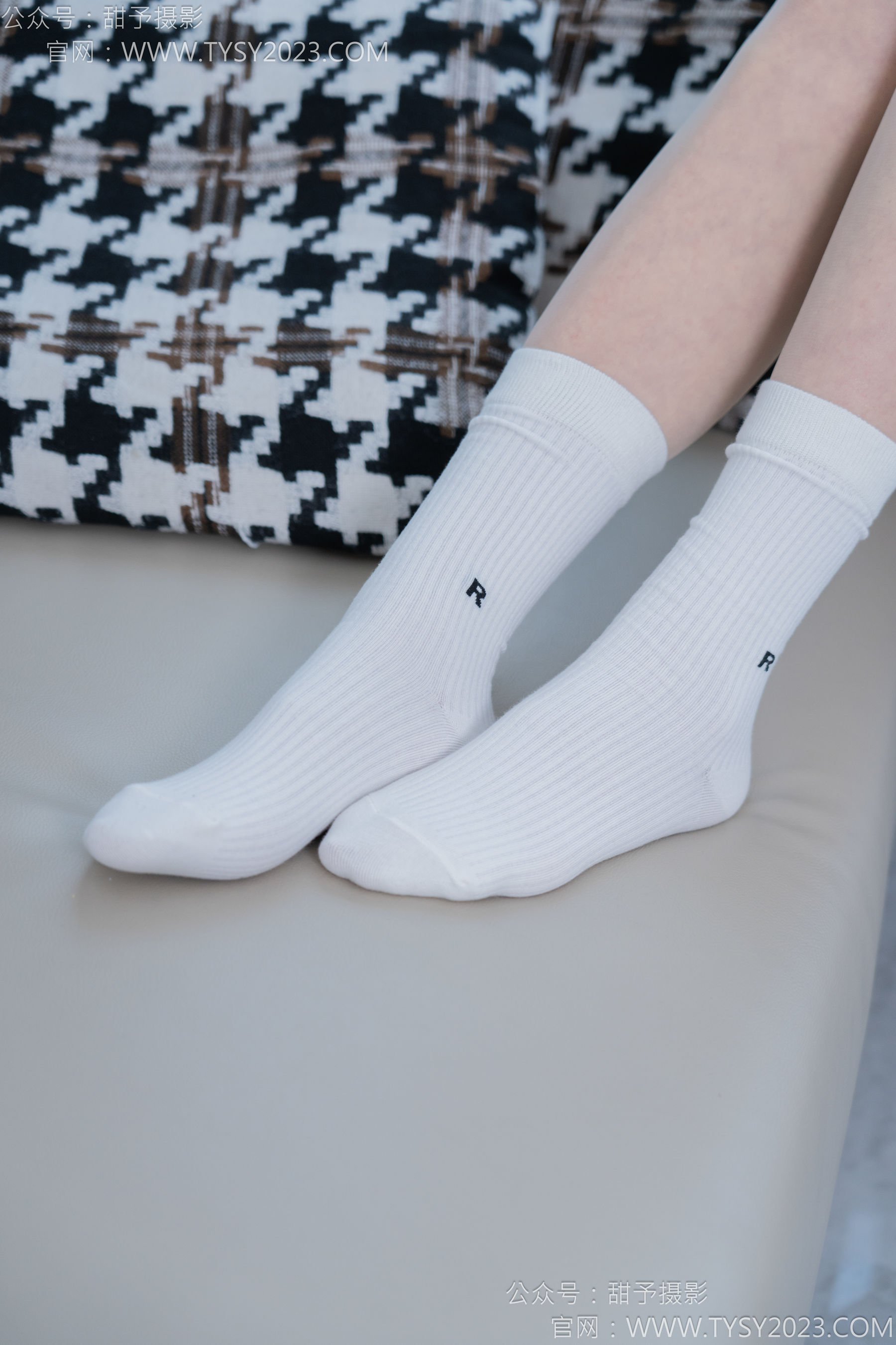 甜予摄影 No.152 咻咻 - 板鞋、白棉袜、薄肉丝/(130P)