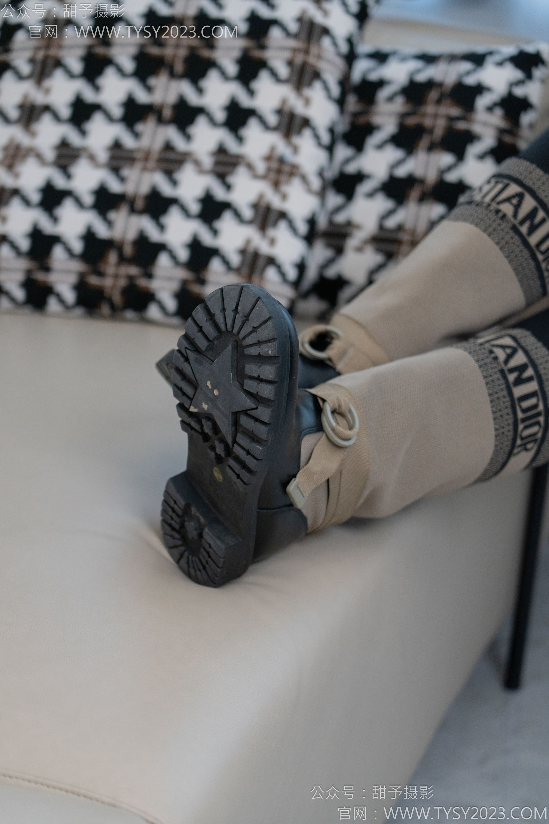 甜予摄影 No.155 咖啡豆 - 靴子、脏袜子、裸足/(132P)