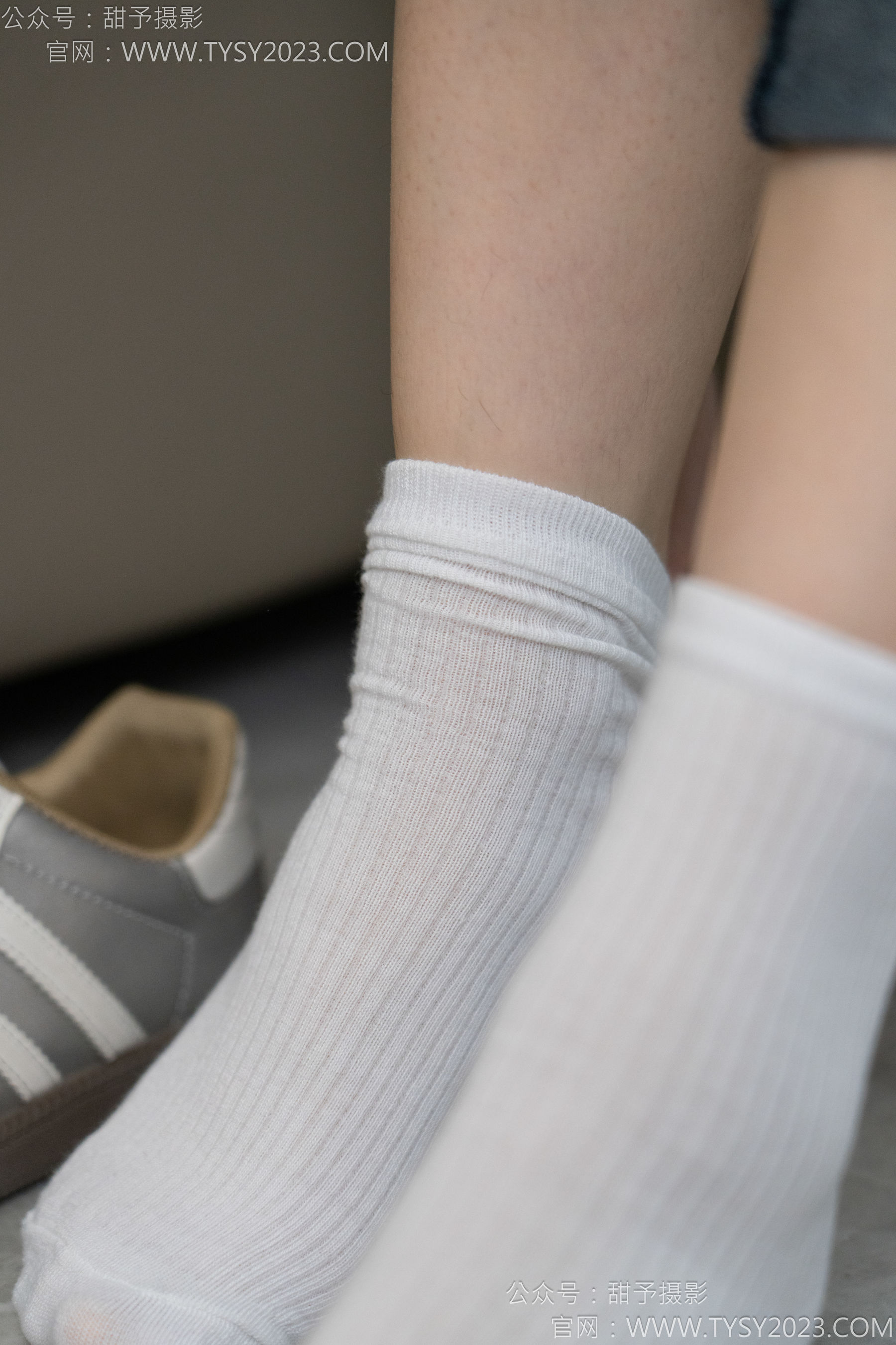 甜予摄影 No.149 诺诺 - 板鞋、白棉袜、裸足/(125P)