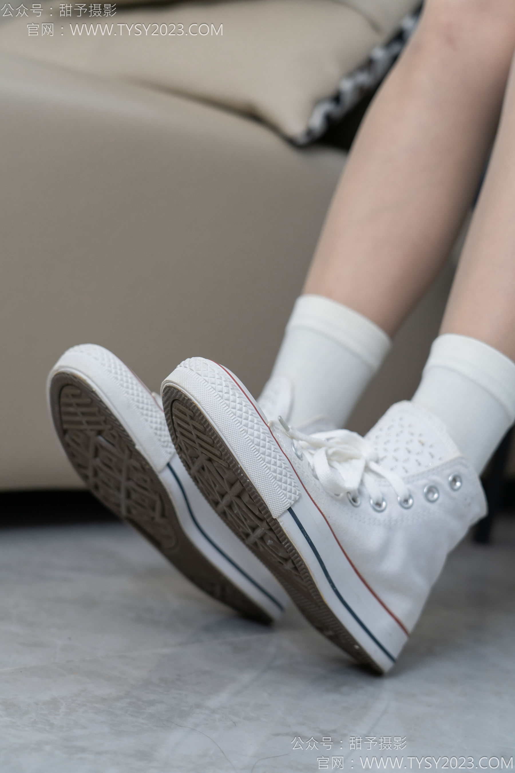 甜予摄影 No.154 澜澜 - 帆布鞋、白棉袜、薄灰丝、跺脚抖腿剧情/(129P)