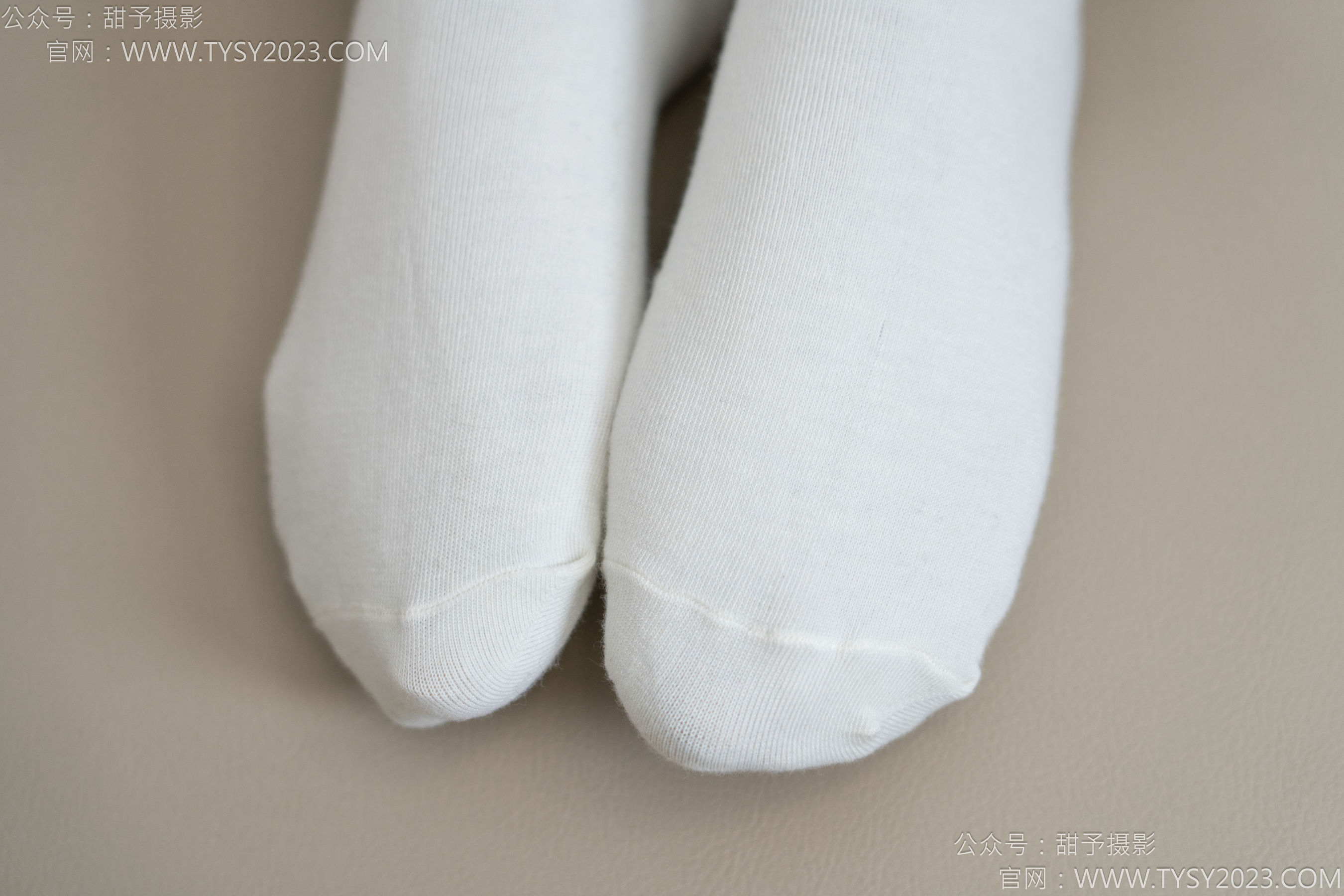 甜予摄影 No.154 澜澜 - 帆布鞋、白棉袜、薄灰丝、跺脚抖腿剧情/(129P)