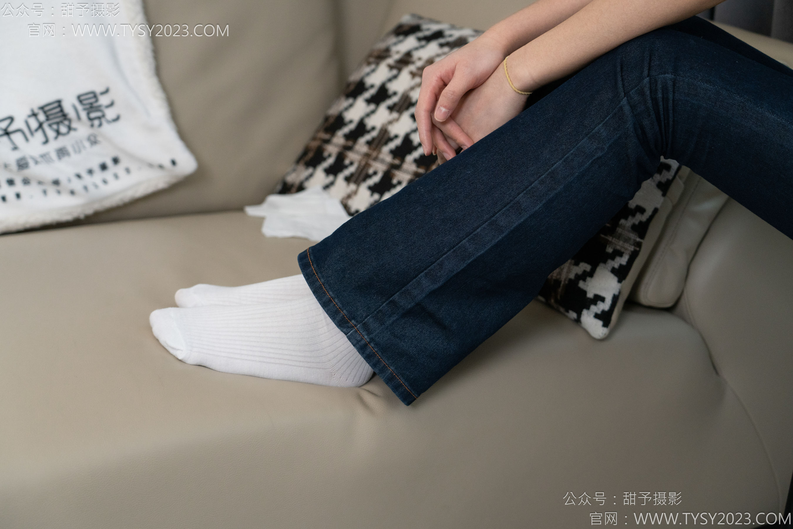 甜予摄影 No.149 诺诺 - 板鞋、白棉袜、裸足/(125P)