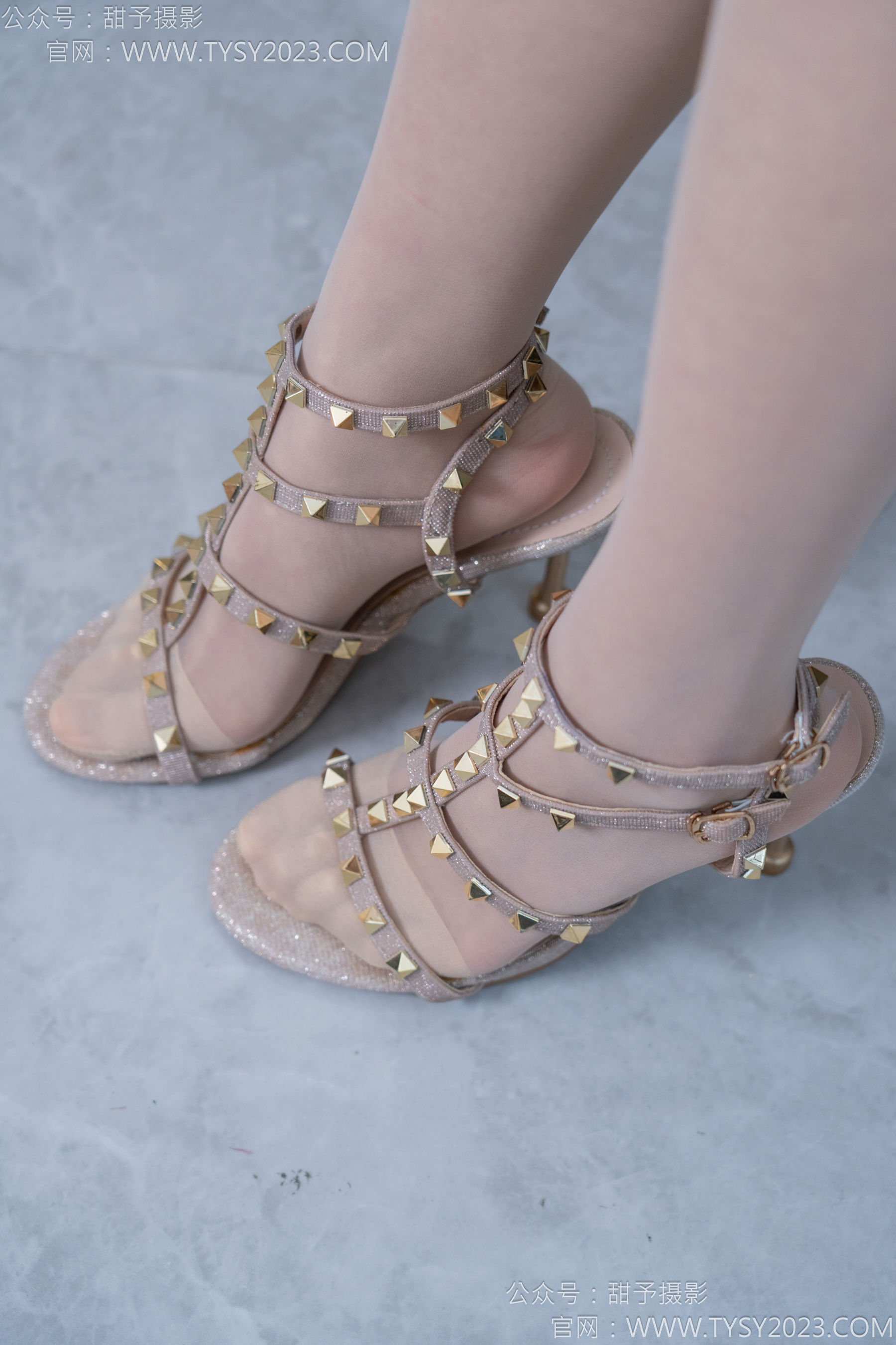 甜予摄影 No.156 咻咻 - 高跟鞋、薄肉丝/(135P)