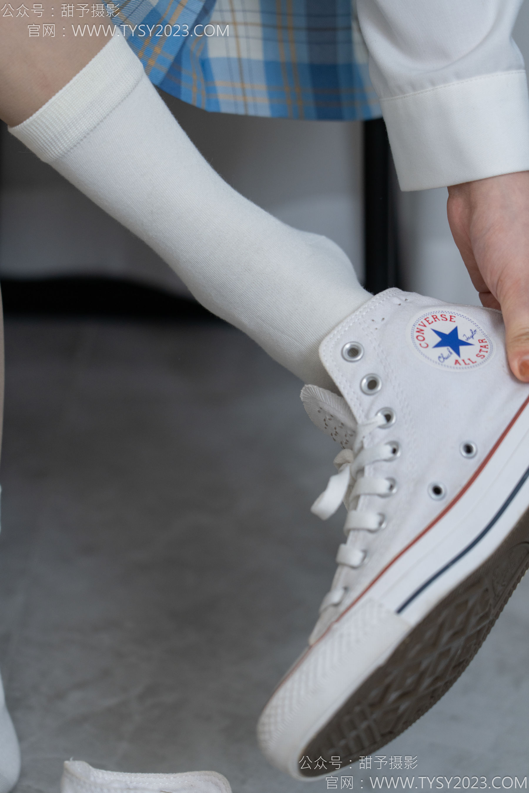 甜予摄影 No.154 澜澜 - 帆布鞋、白棉袜、薄灰丝、跺脚抖腿剧情/(129P)