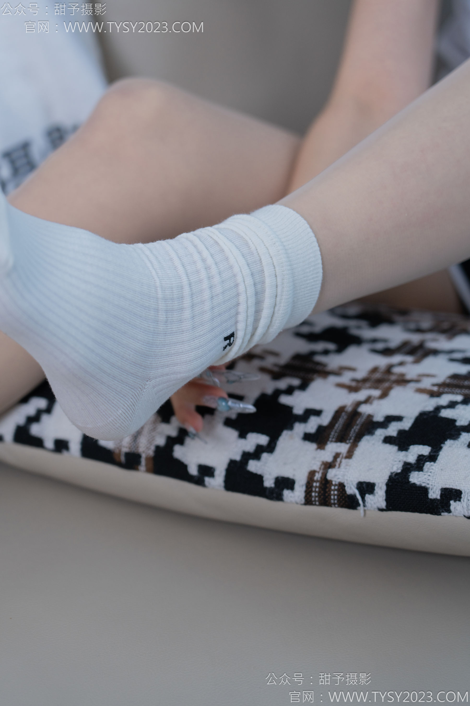 甜予摄影 No.152 咻咻 - 板鞋、白棉袜、薄肉丝/(130P)