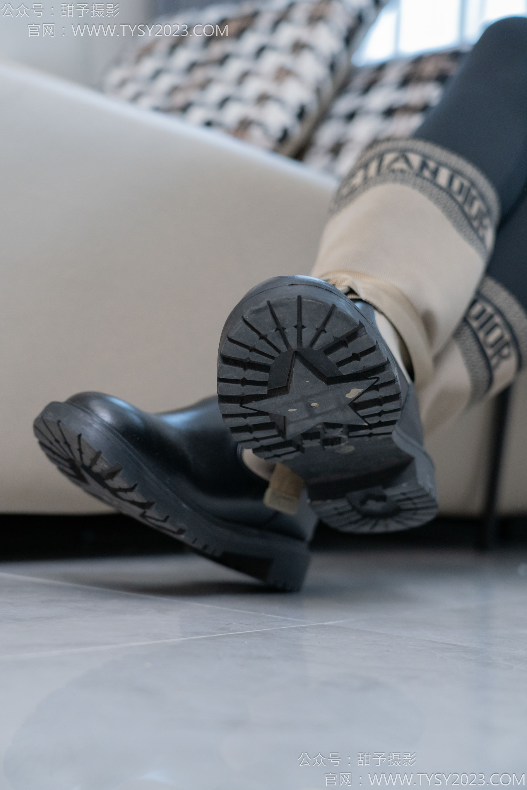 甜予摄影 No.155 咖啡豆 - 靴子、脏袜子、裸足/(132P)