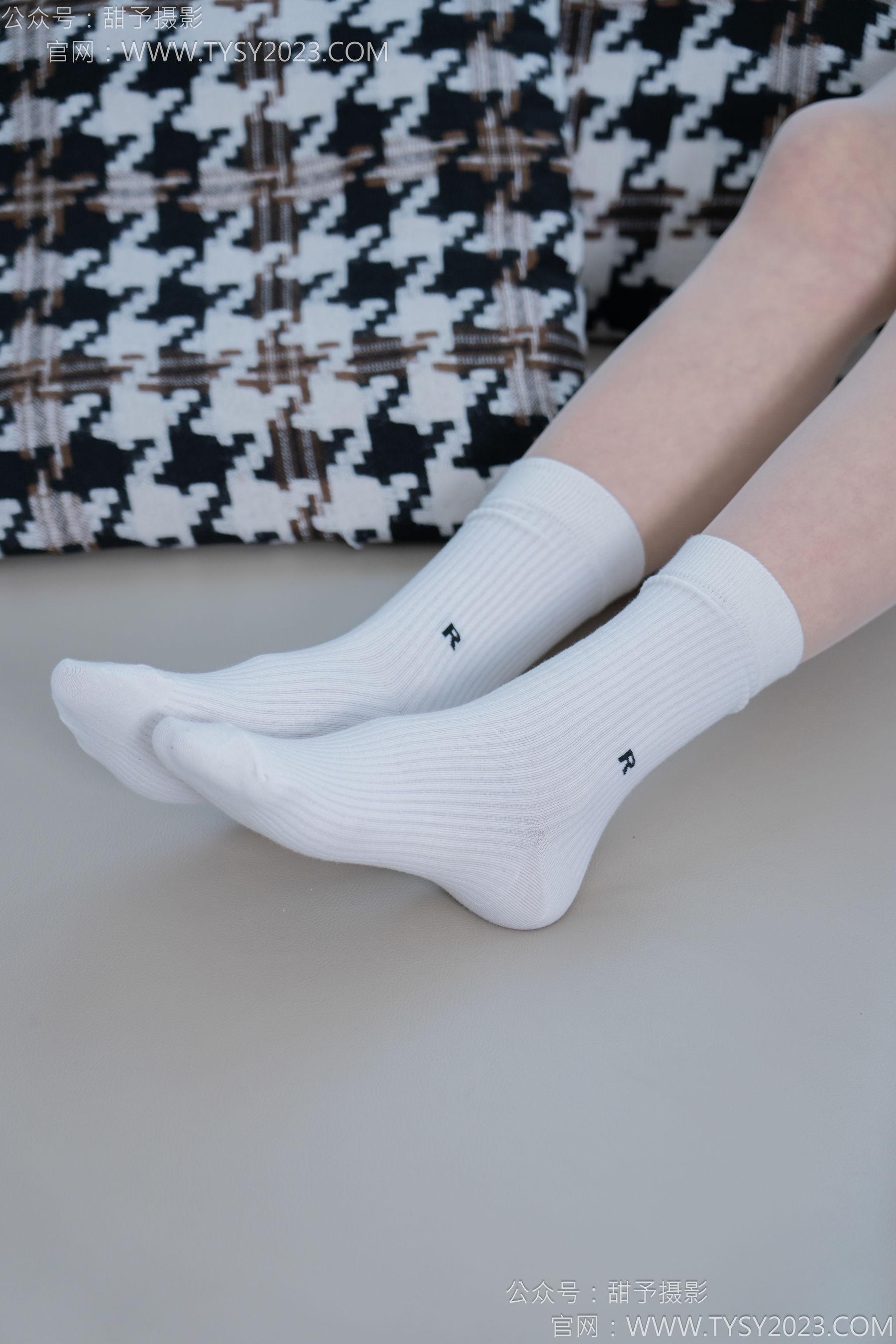 甜予摄影 No.152 咻咻 - 板鞋、白棉袜、薄肉丝/(130P)