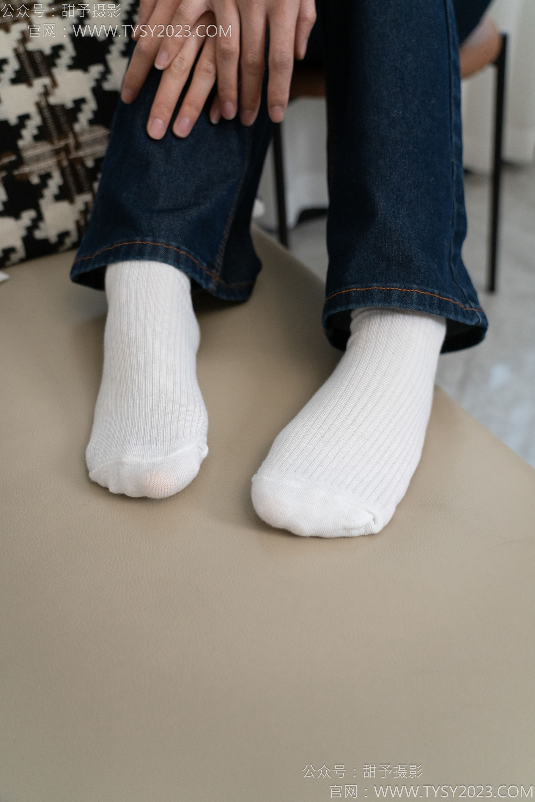 甜予摄影 No.149 诺诺 - 板鞋、白棉袜、裸足/(125P)