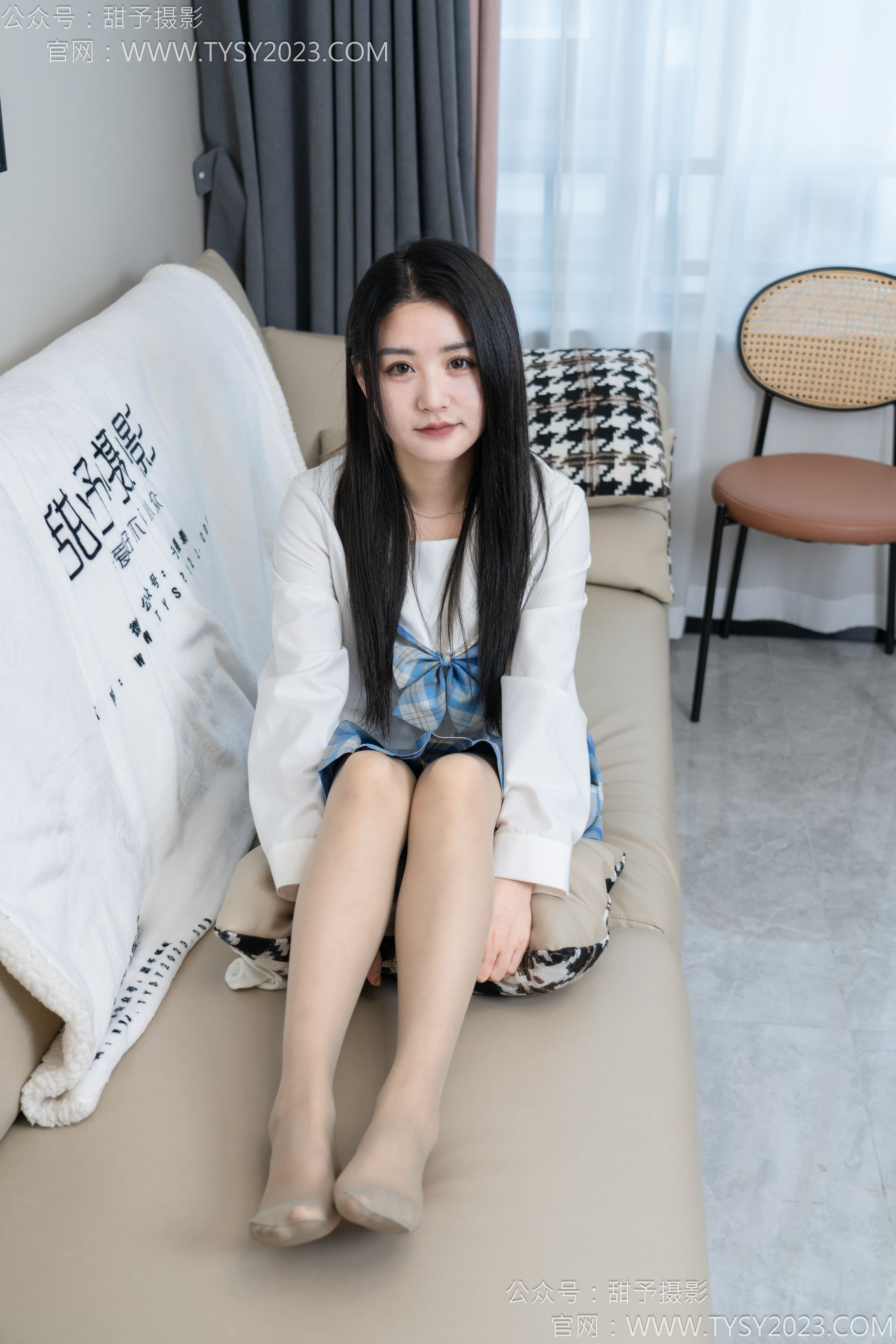 甜予摄影 No.154 澜澜 - 帆布鞋、白棉袜、薄灰丝、跺脚抖腿剧情/(129P)