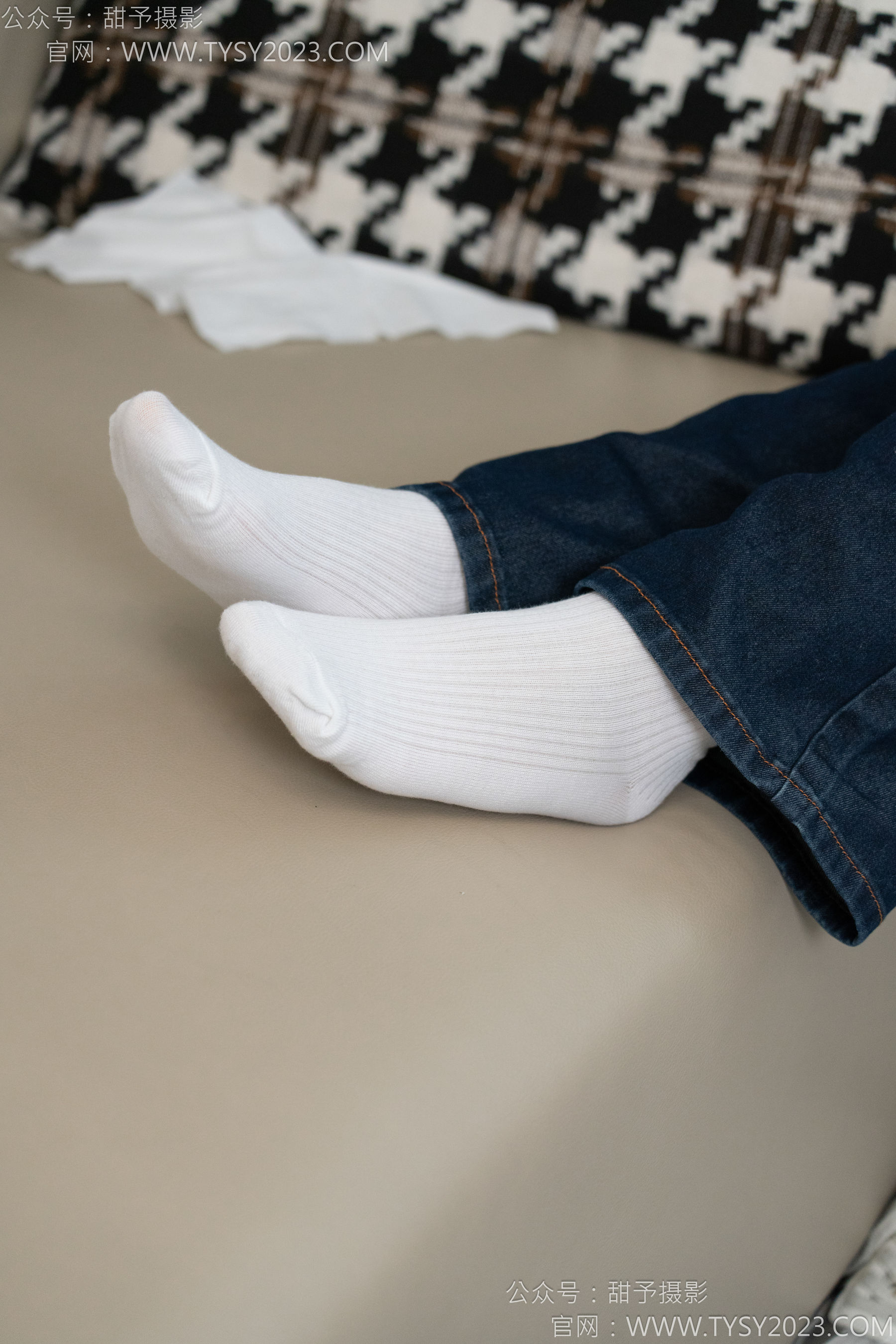 甜予摄影 No.149 诺诺 - 板鞋、白棉袜、裸足/(125P)