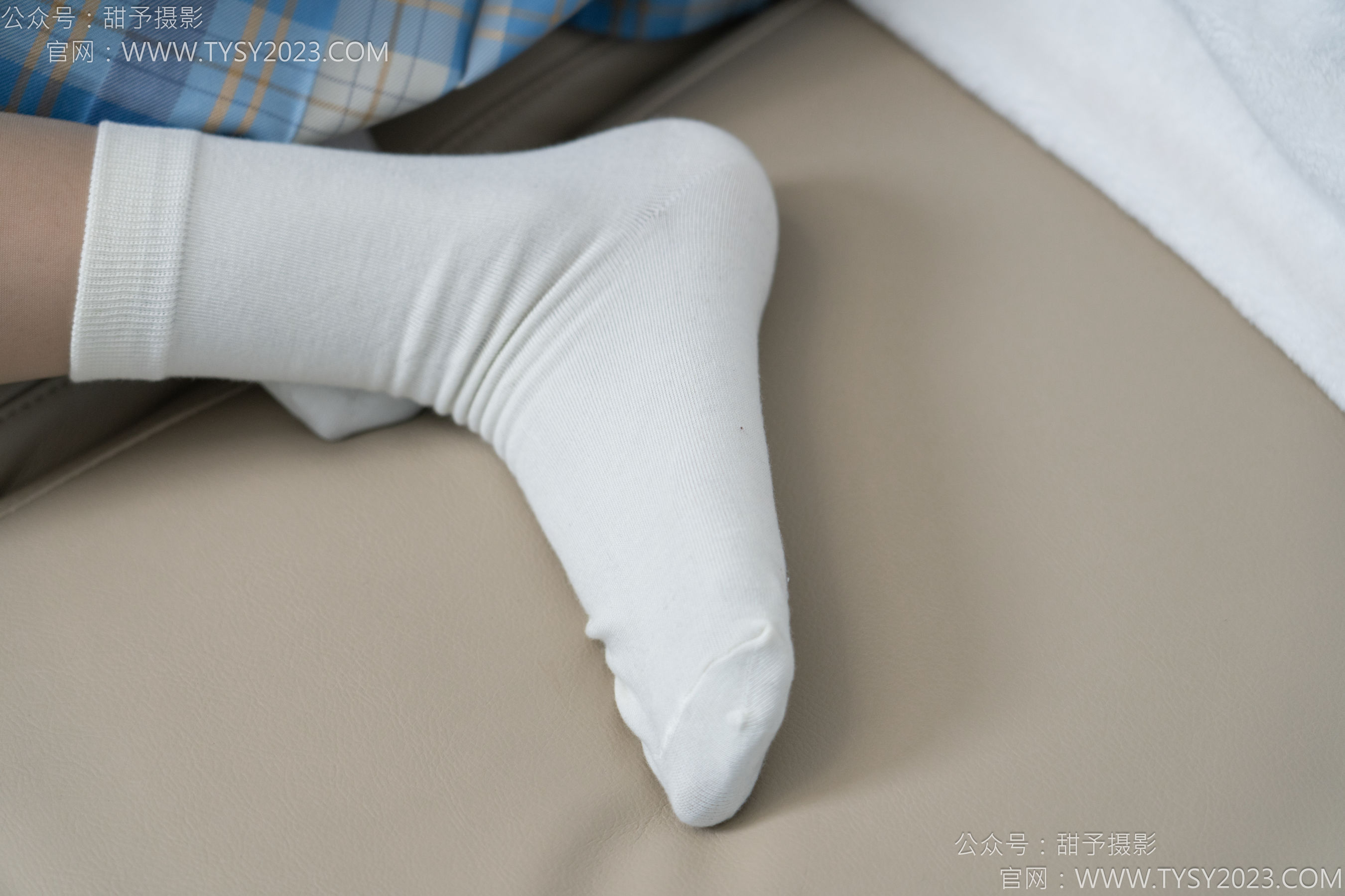 甜予摄影 No.154 澜澜 - 帆布鞋、白棉袜、薄灰丝、跺脚抖腿剧情/(129P)