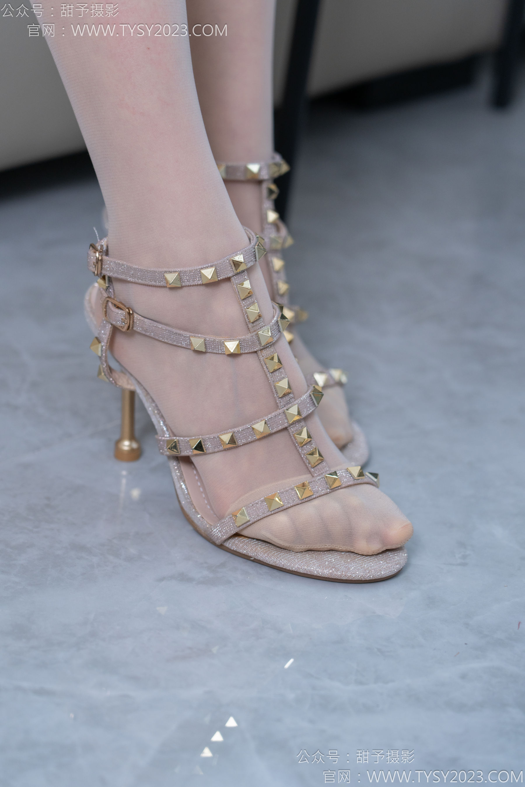 甜予摄影 No.156 咻咻 - 高跟鞋、薄肉丝/(135P)