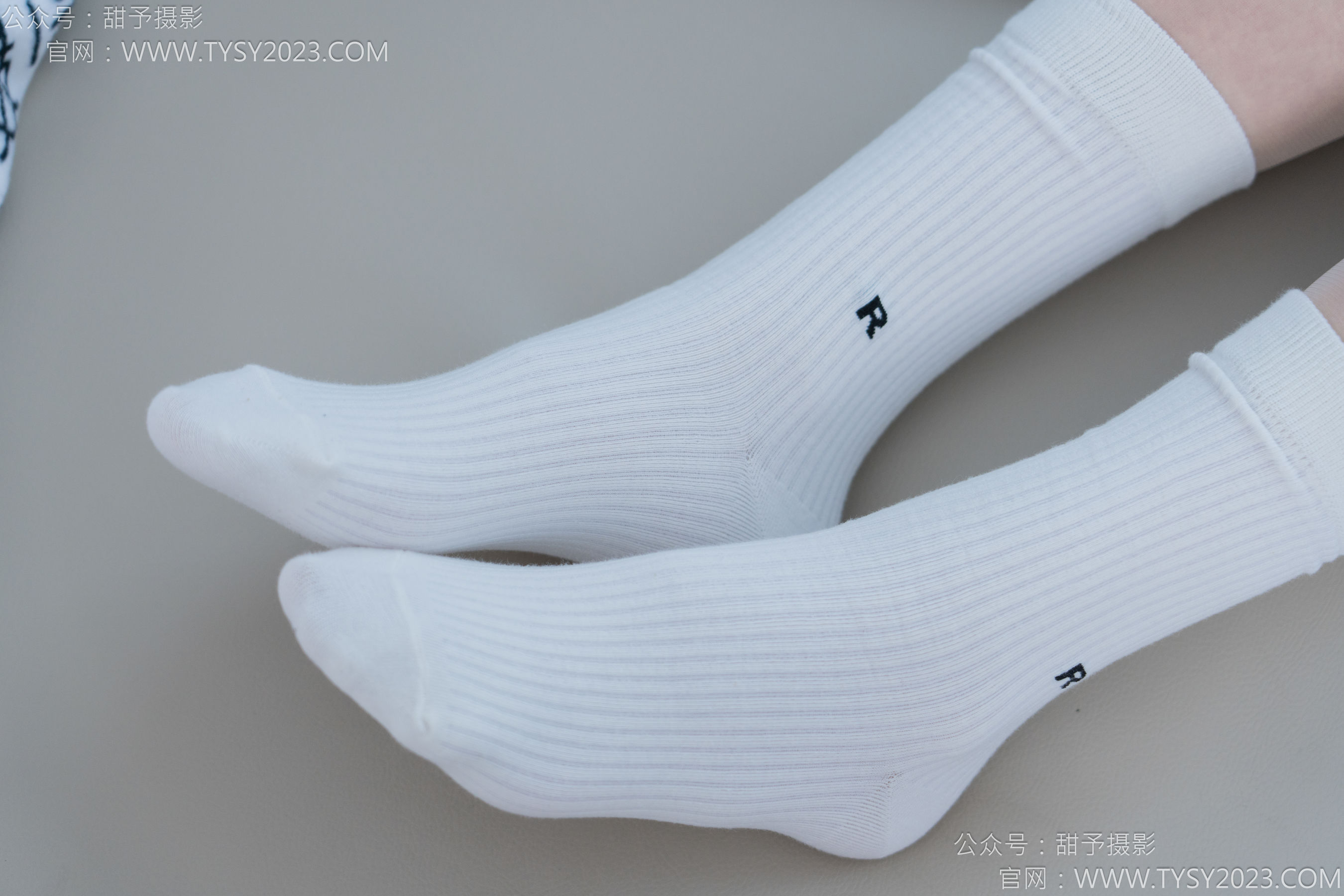 甜予摄影 No.152 咻咻 - 板鞋、白棉袜、薄肉丝/(130P)