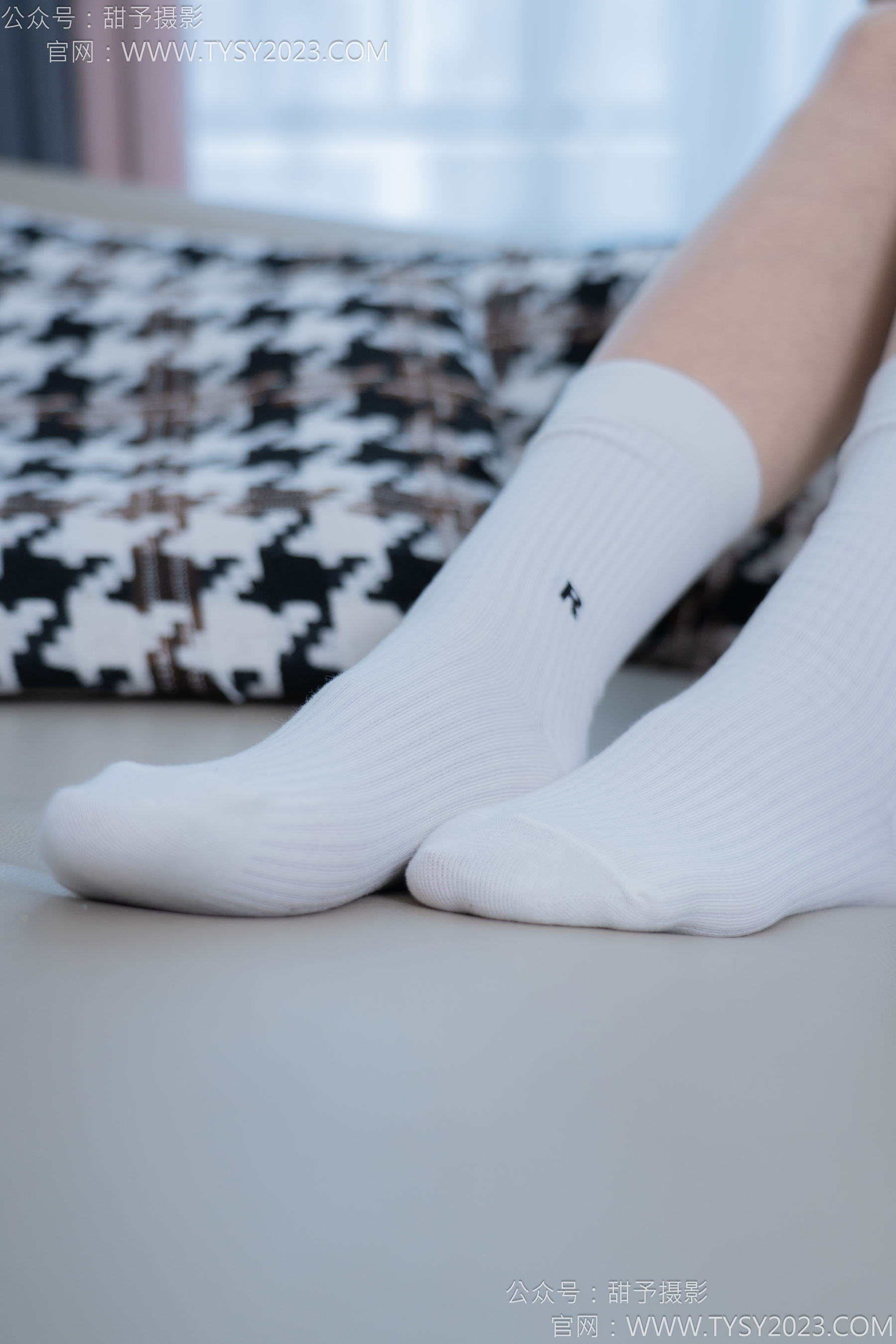 甜予摄影 No.152 咻咻 - 板鞋、白棉袜、薄肉丝/(130P)