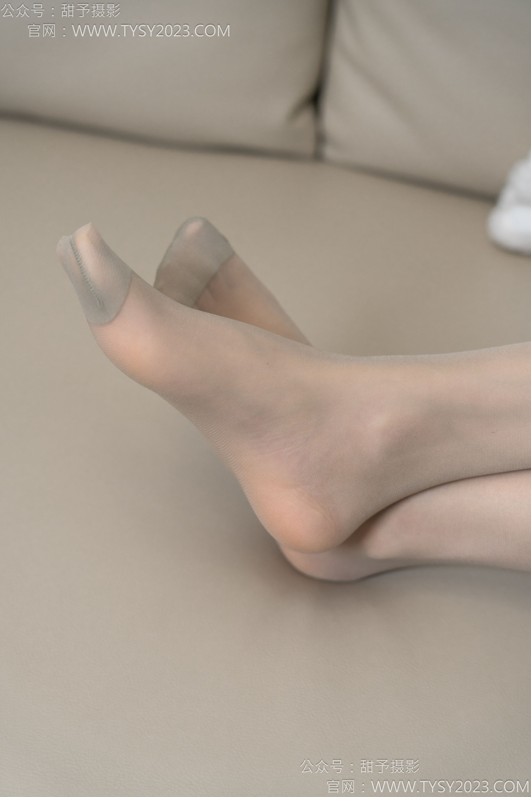 甜予摄影 No.154 澜澜 - 帆布鞋、白棉袜、薄灰丝、跺脚抖腿剧情/(129P)