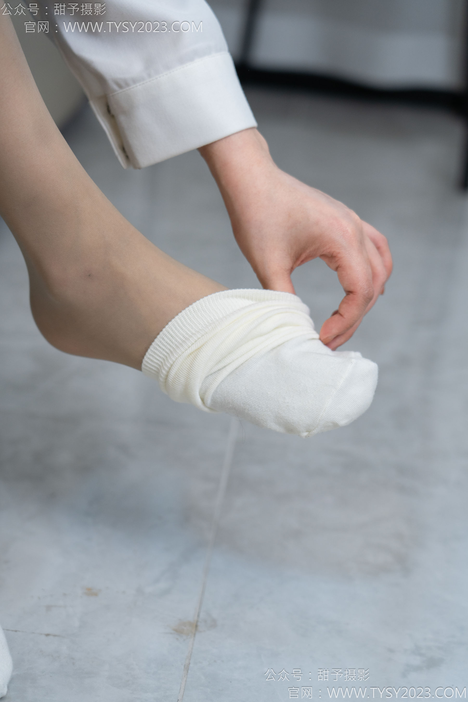 甜予摄影 No.154 澜澜 - 帆布鞋、白棉袜、薄灰丝、跺脚抖腿剧情/(129P)