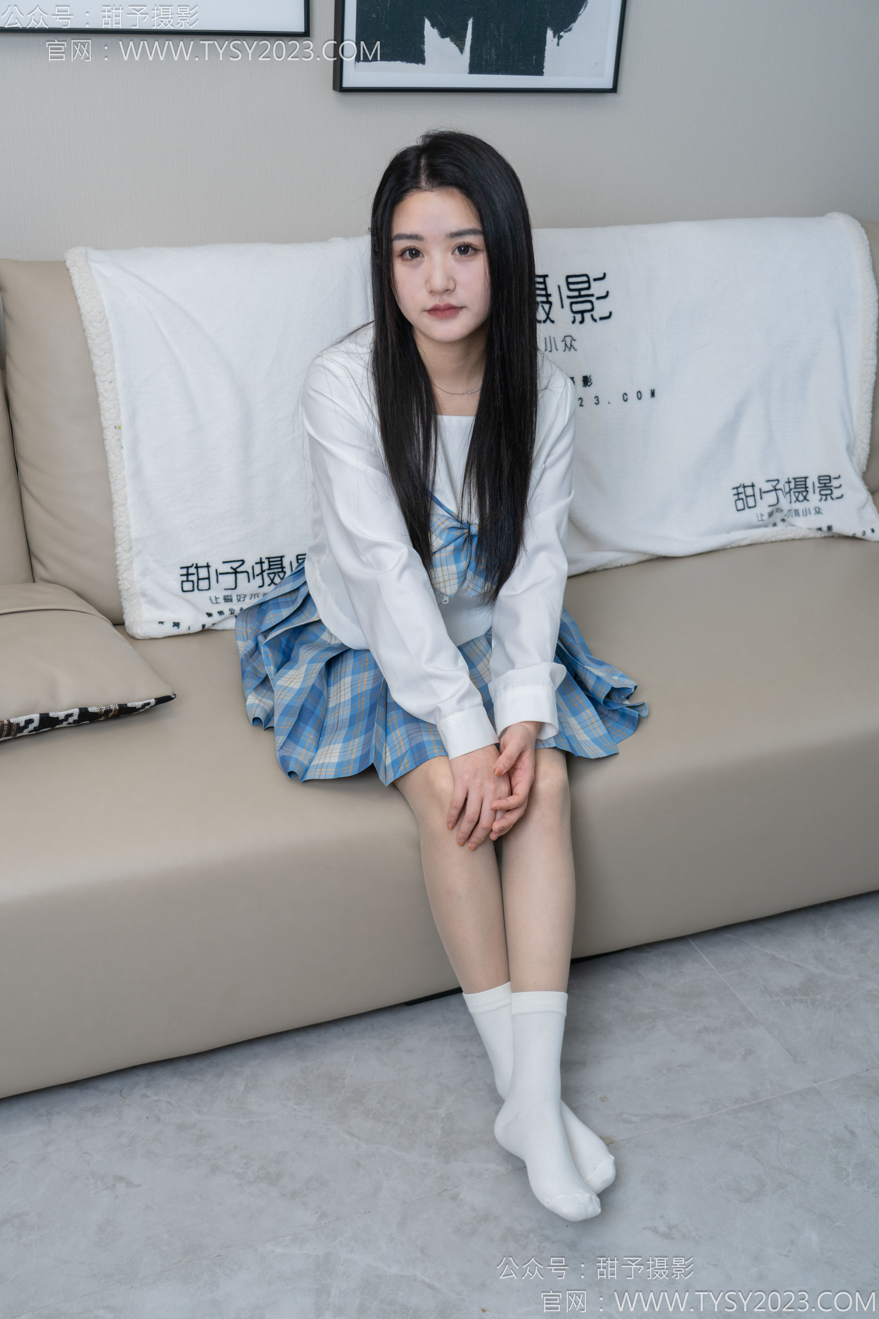 甜予摄影 No.154 澜澜 - 帆布鞋、白棉袜、薄灰丝、跺脚抖腿剧情/(129P)