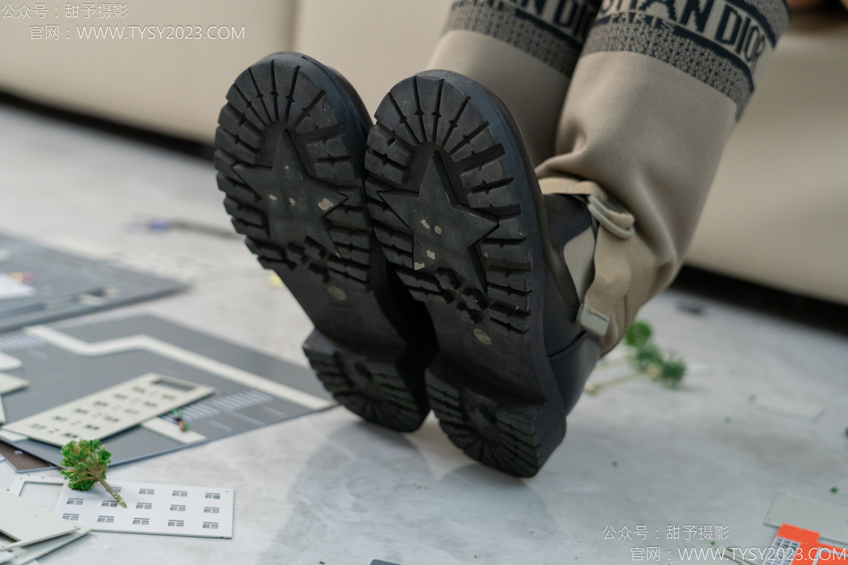 甜予摄影 No.148 咖啡豆 - 靴子、白棉袜、裸足/(169P)