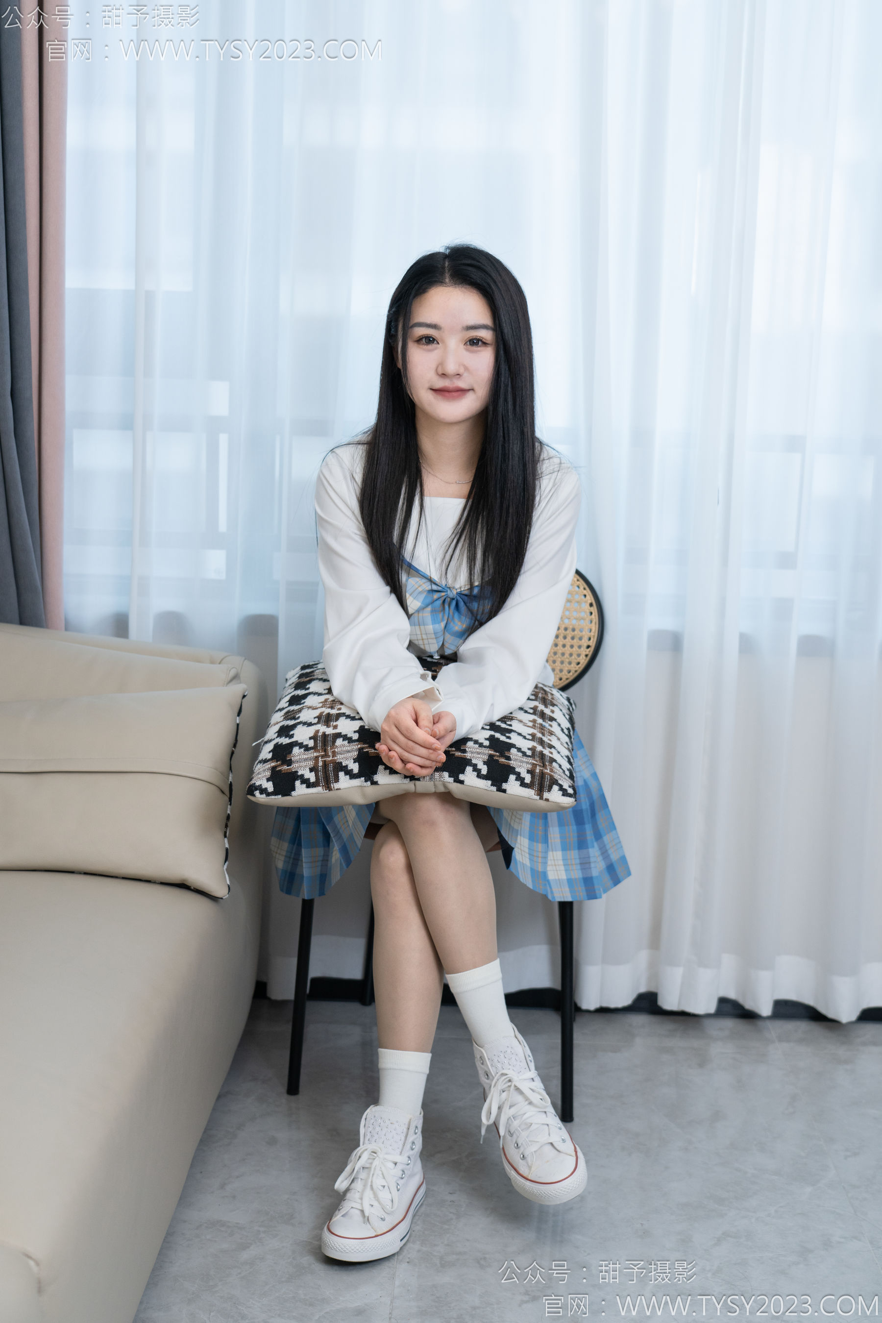 甜予摄影 No.154 澜澜 - 帆布鞋、白棉袜、薄灰丝、跺脚抖腿剧情/(129P)