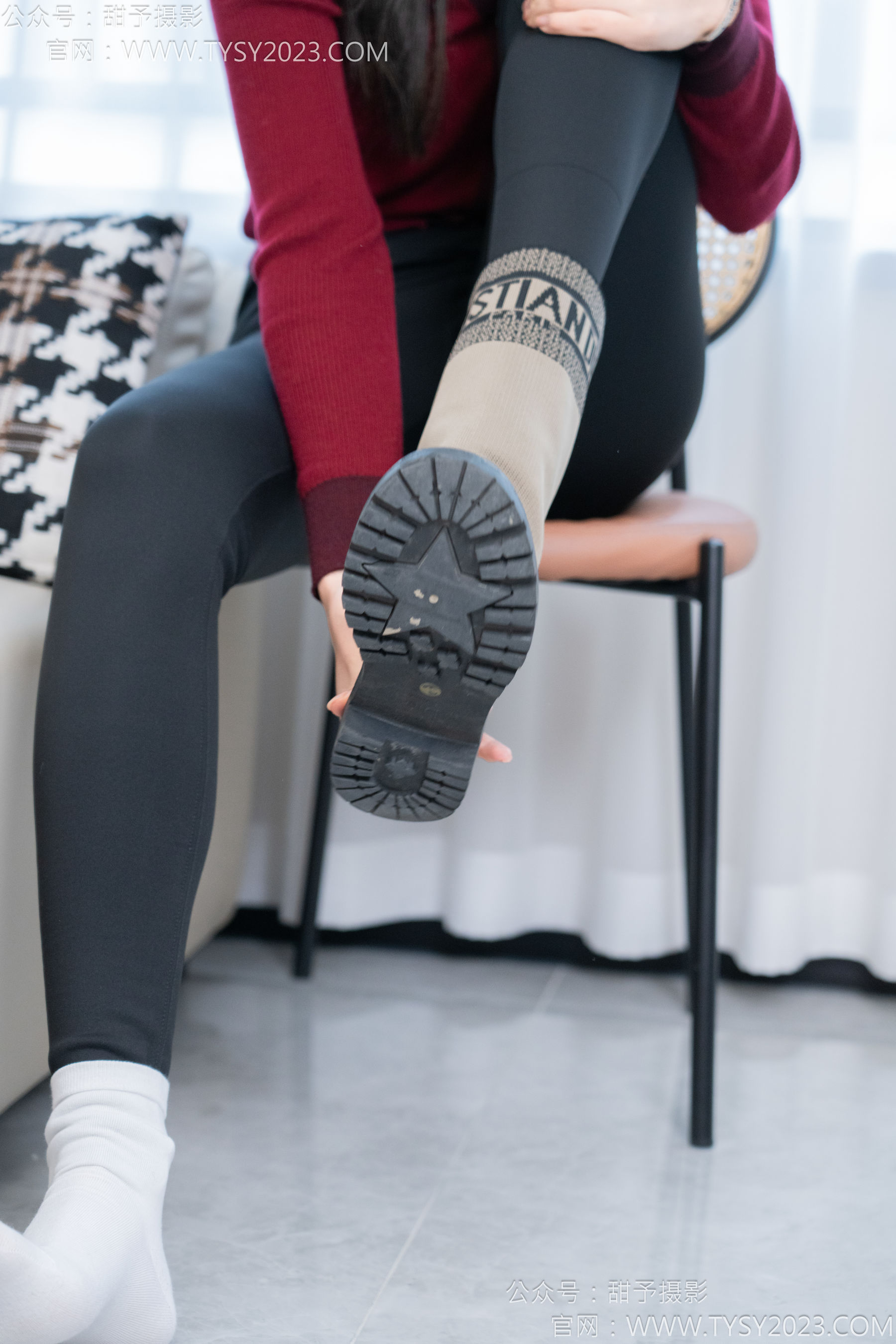 甜予摄影 No.155 咖啡豆 - 靴子、脏袜子、裸足/(132P)