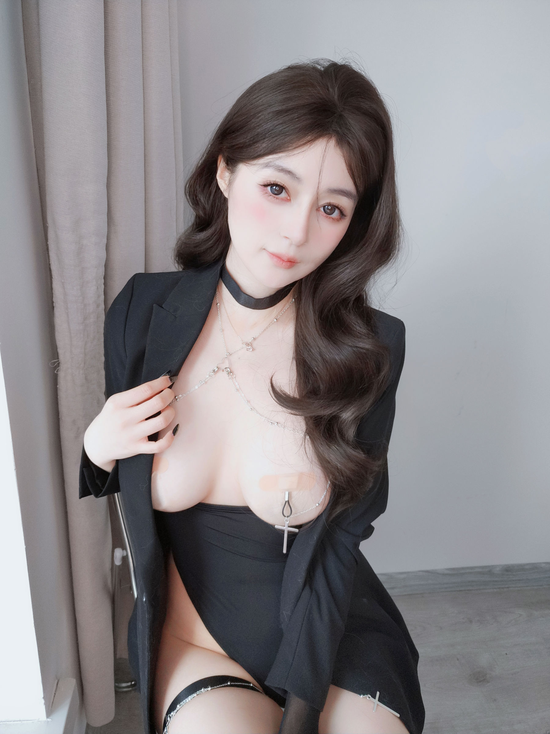 Coser小姐姐 白银 [fantia] 2024-01-18 乳首クリップ/(47P)