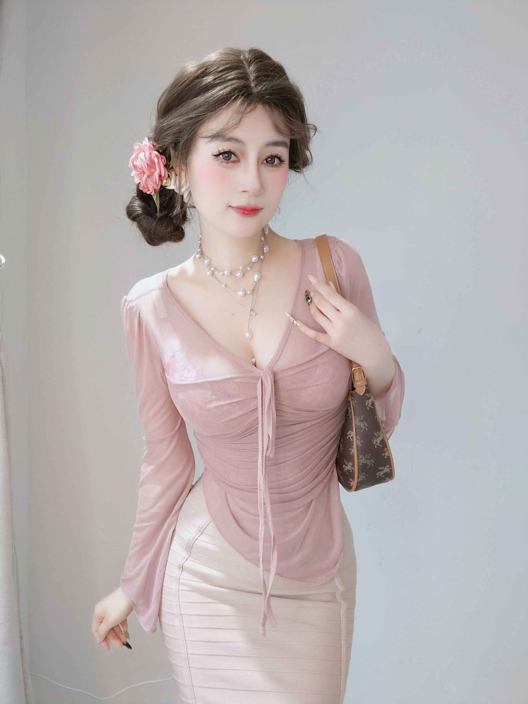 Coser小姐姐 白银 [fantia] 2024-11-24 ピンクの隣人/(59P)