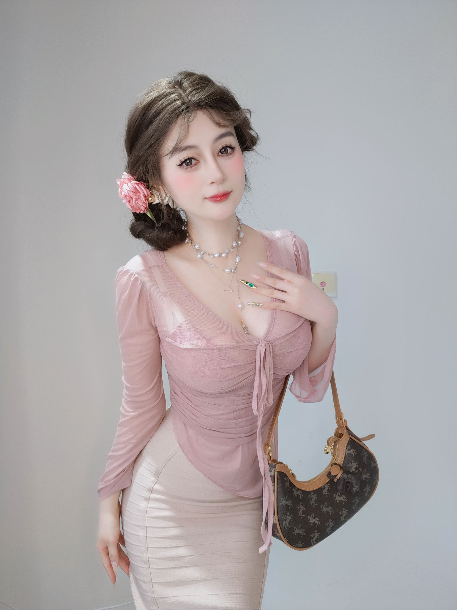 Coser小姐姐 白银 [fantia] 2024-11-24 ピンクの隣人/(59P)