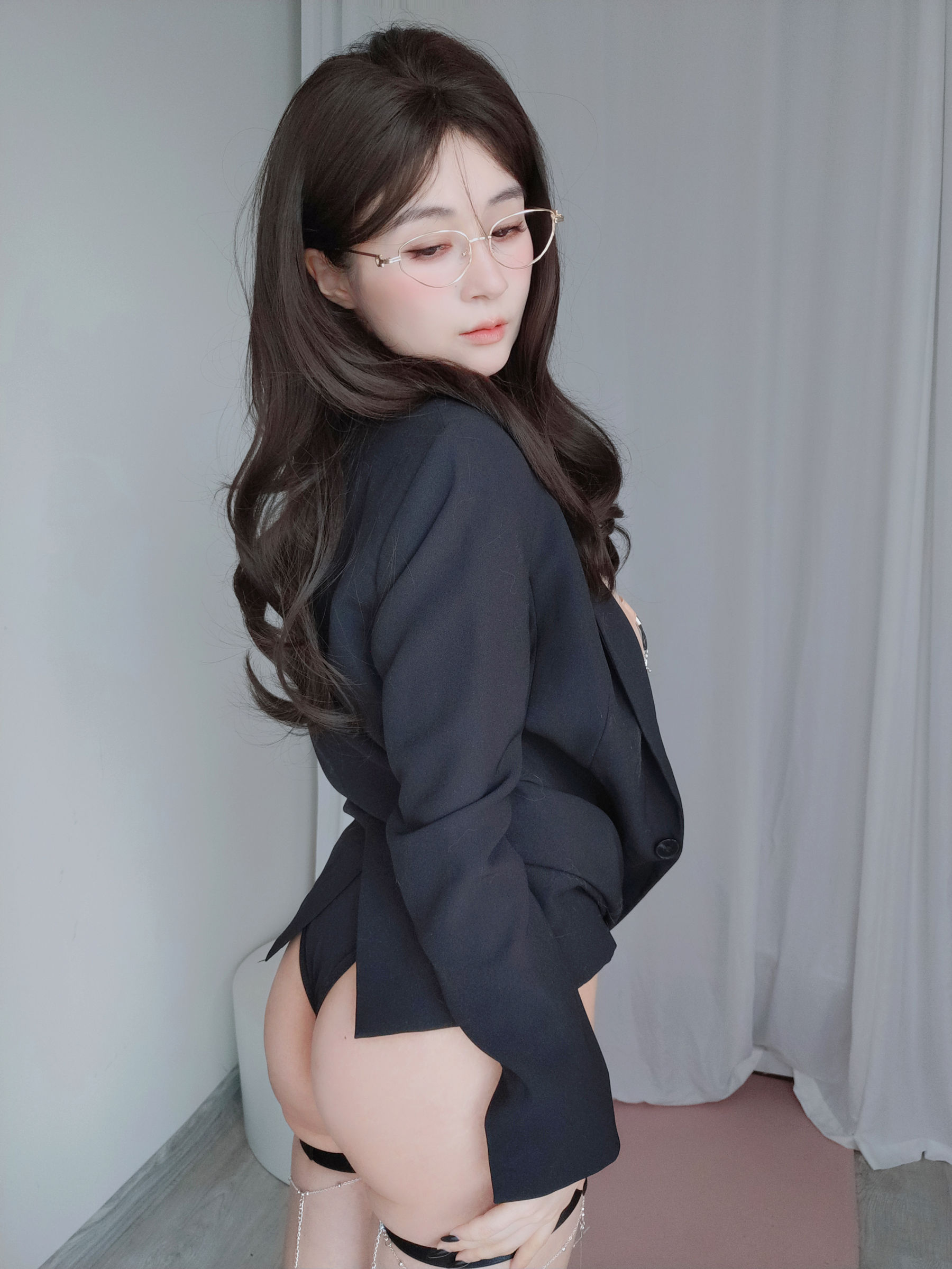 Coser小姐姐 白银 [fantia] 2024-01-18 乳首クリップ/(47P)