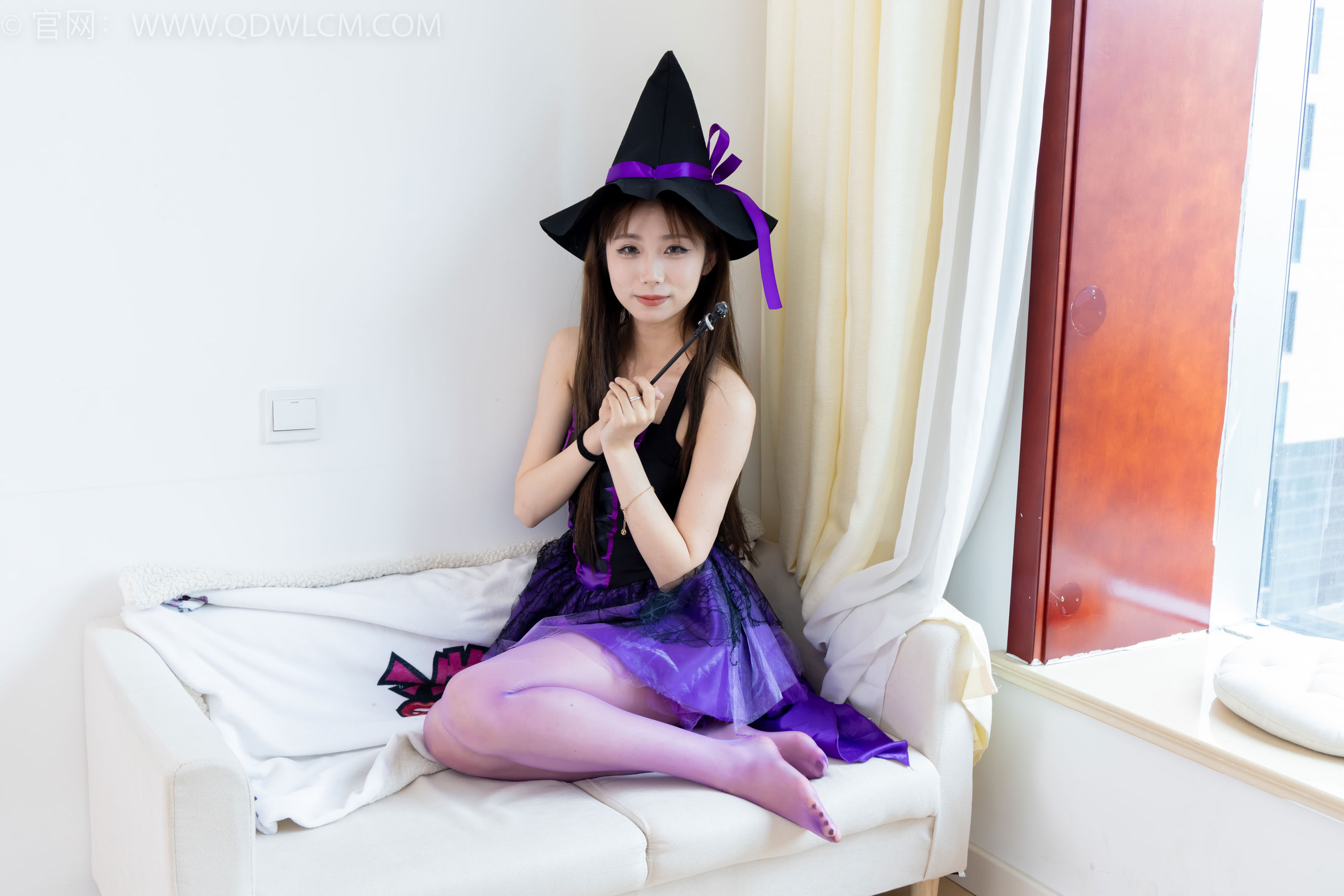 物恋传媒 No.2383 泡泡 - 高跟鞋、油亮薄紫丝、脚玩魔法棒剧情/(150P)