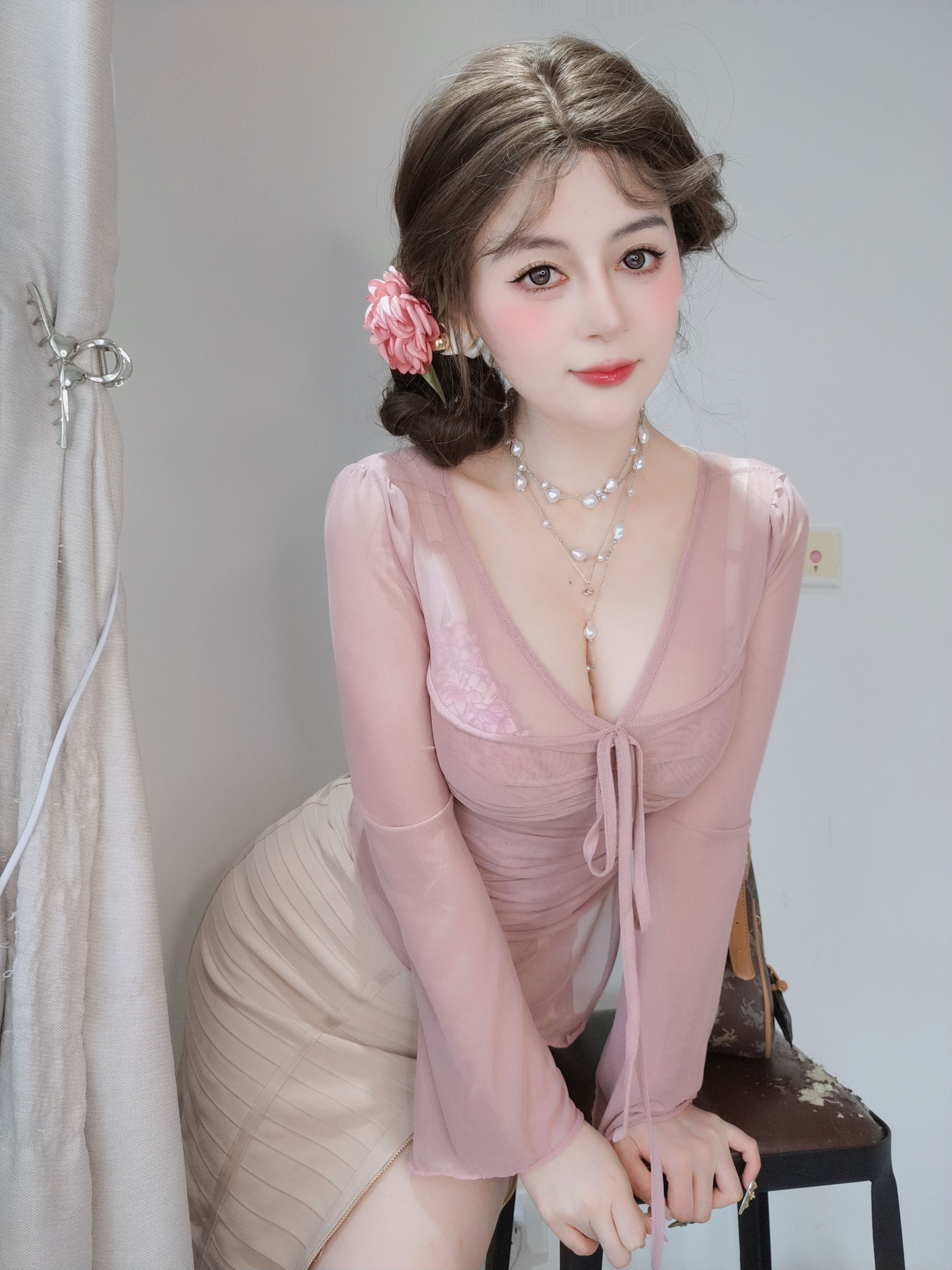 Coser小姐姐 白银 [fantia] 2024-11-24 ピンクの隣人/(59P)