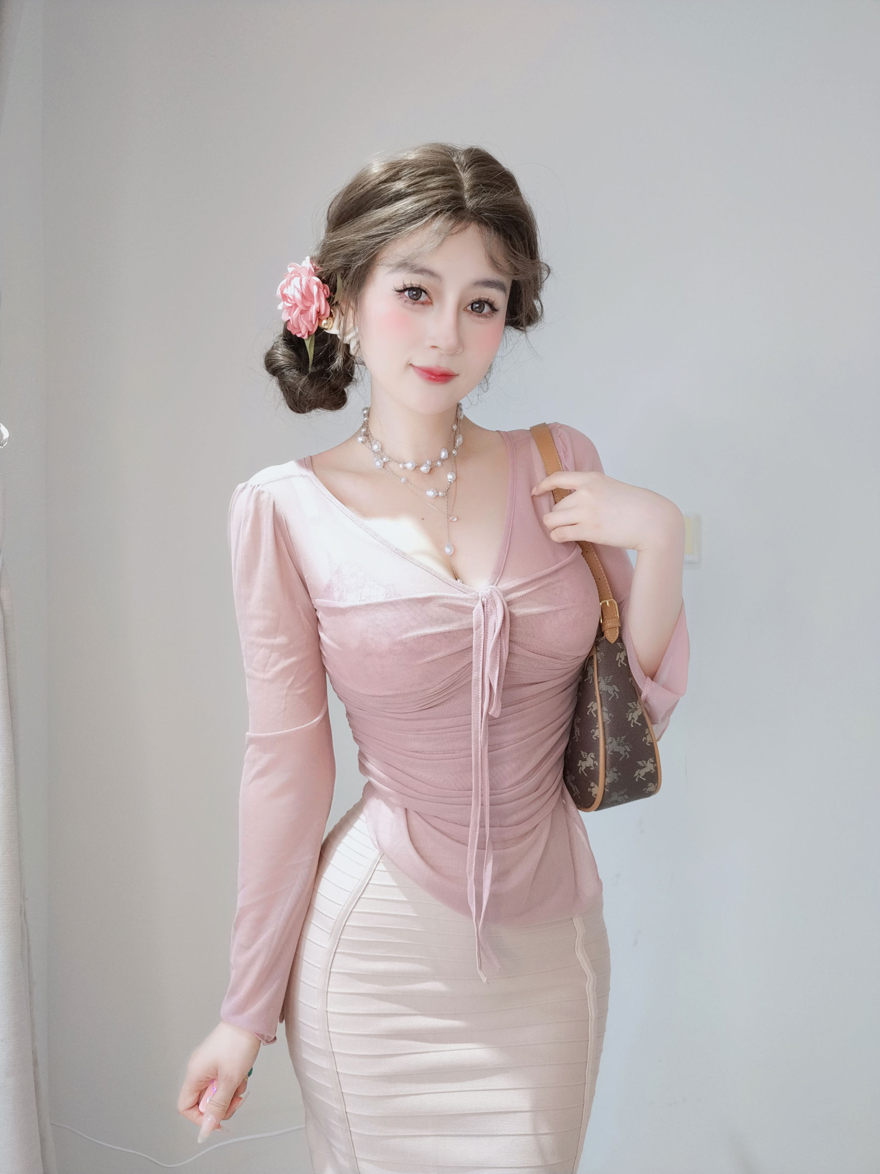 Coser小姐姐 白银 [fantia] 2024-11-24 ピンクの隣人/(59P)