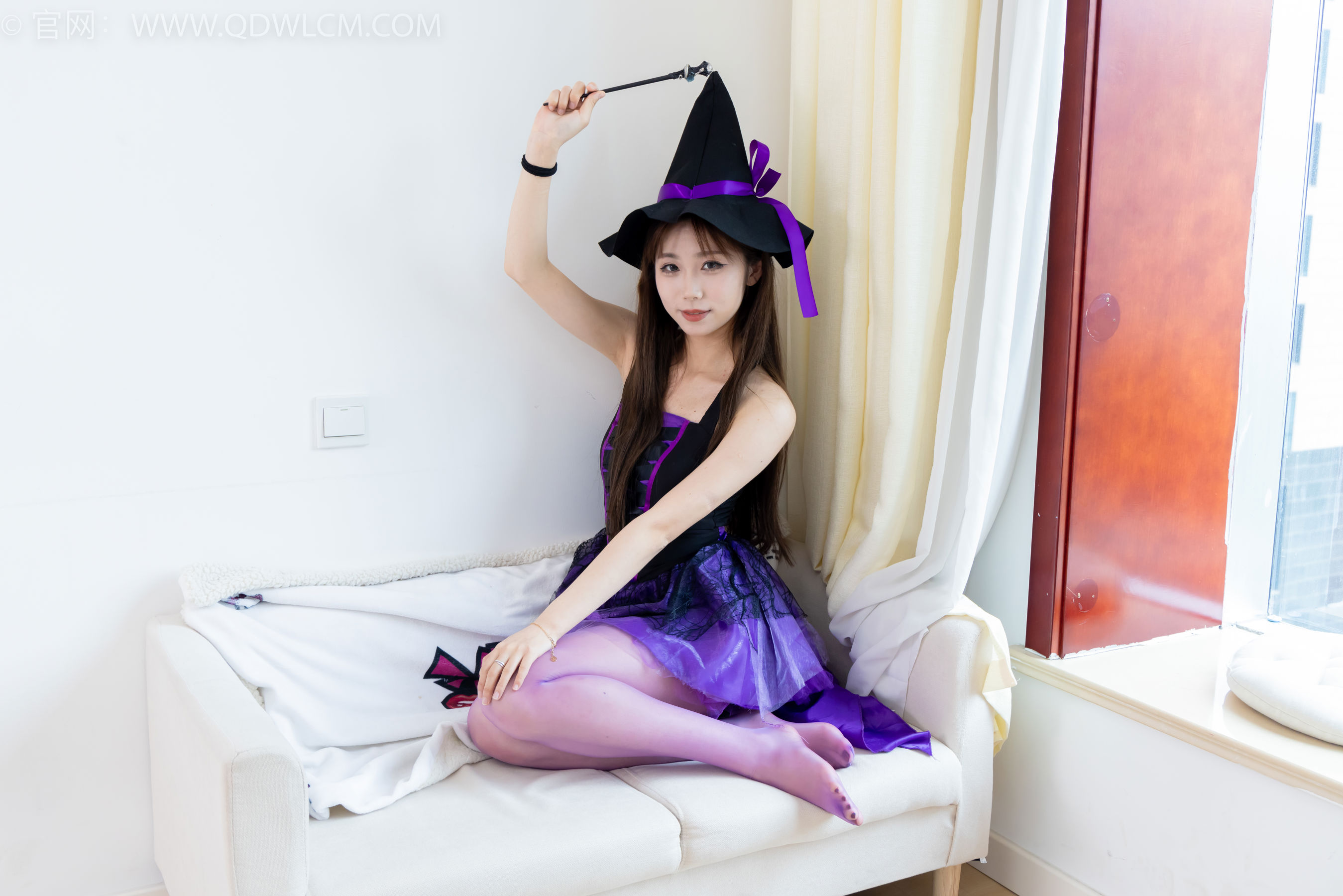 物恋传媒 No.2383 泡泡 - 高跟鞋、油亮薄紫丝、脚玩魔法棒剧情/(150P)