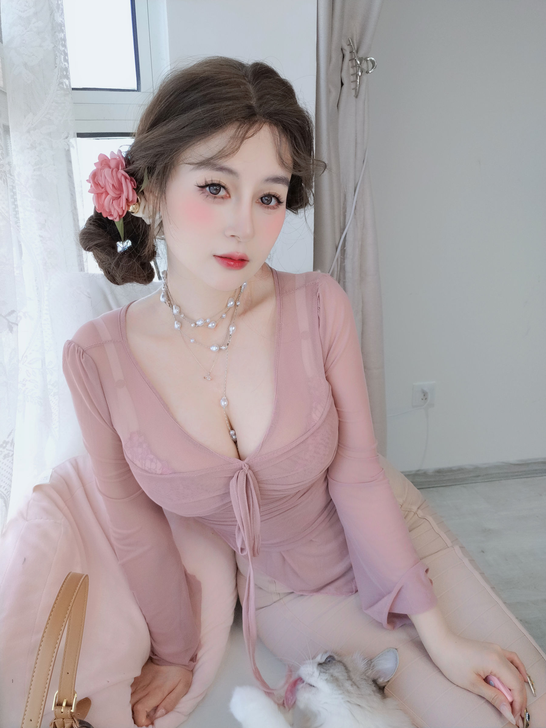 Coser小姐姐 白银 [fantia] 2024-11-24 ピンクの隣人/(59P)