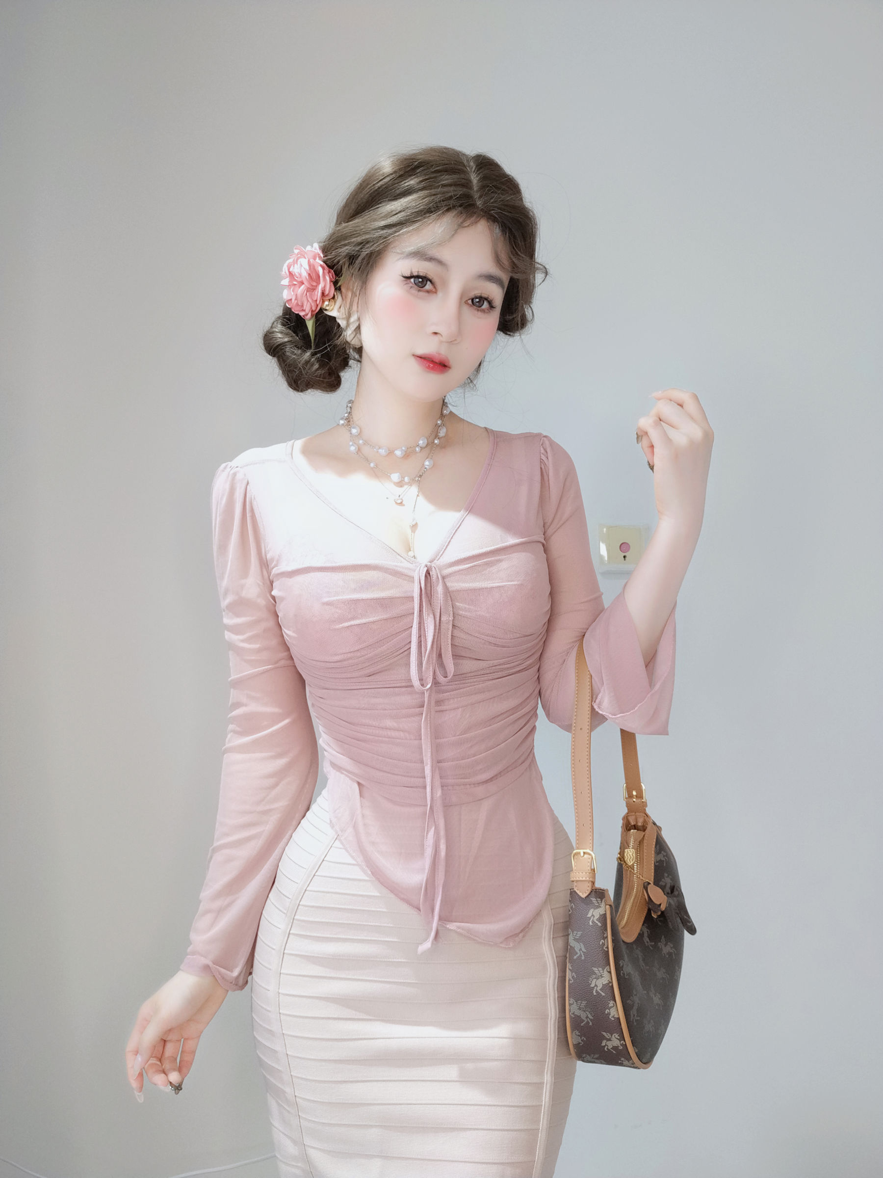 Coser小姐姐 白银 [fantia] 2024-11-24 ピンクの隣人/(59P)