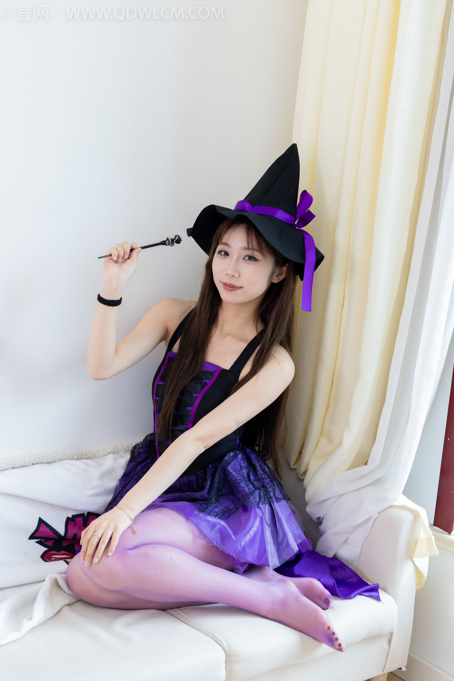 物恋传媒 No.2383 泡泡 - 高跟鞋、油亮薄紫丝、脚玩魔法棒剧情/(150P)