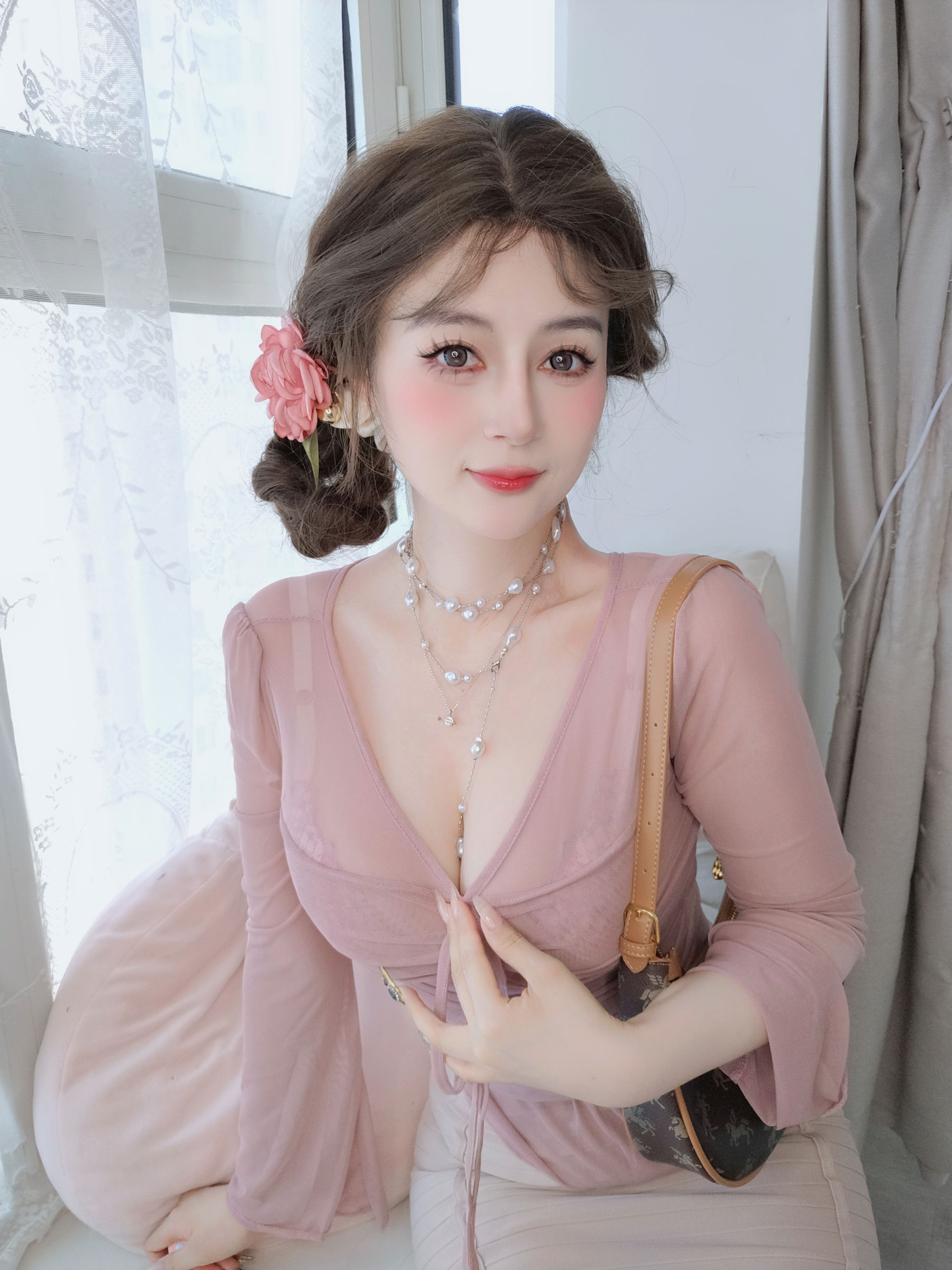 Coser小姐姐 白银 [fantia] 2024-11-24 ピンクの隣人/(59P)