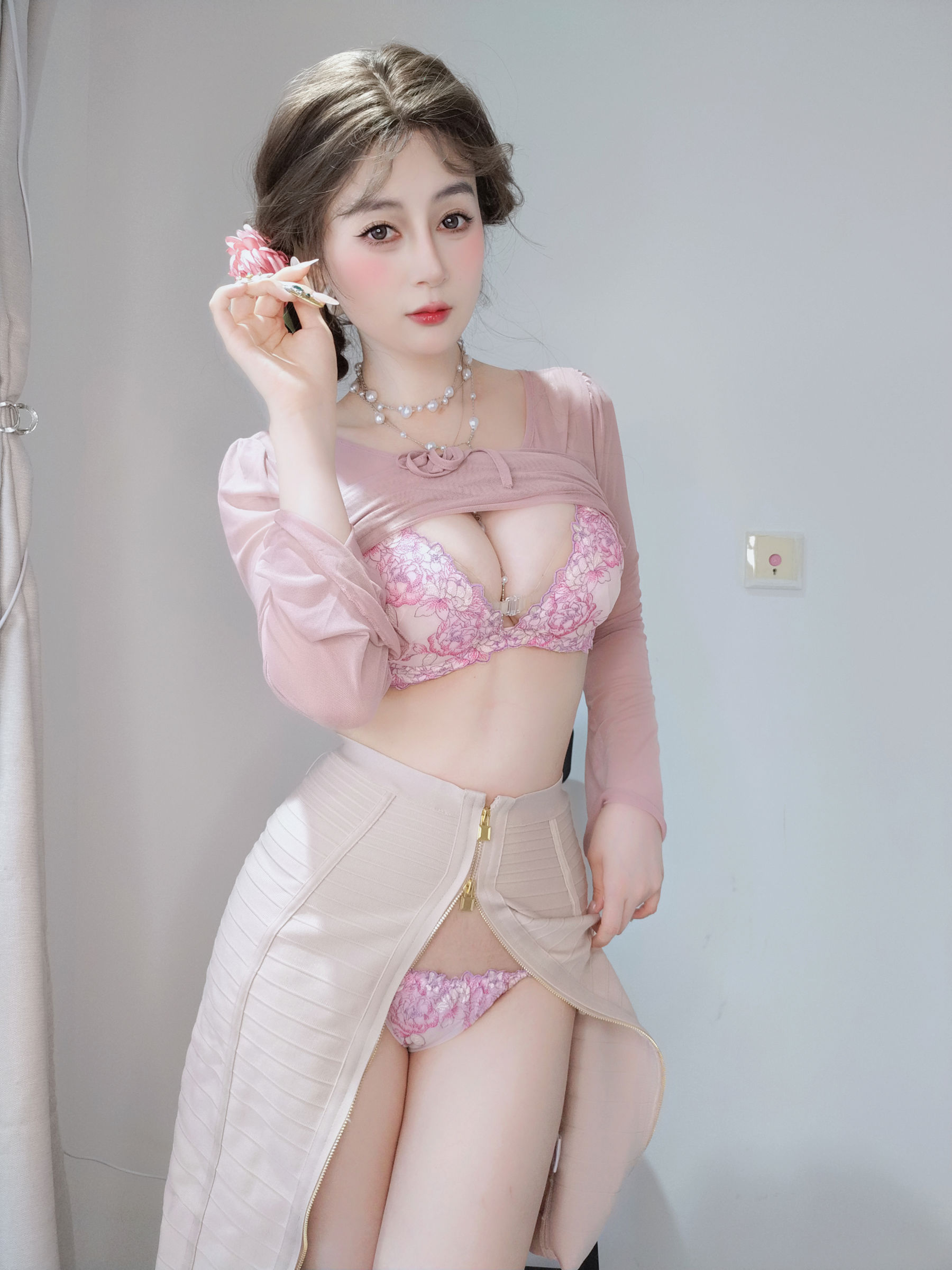 Coser小姐姐 白银 [fantia] 2024-11-24 ピンクの隣人/(59P)