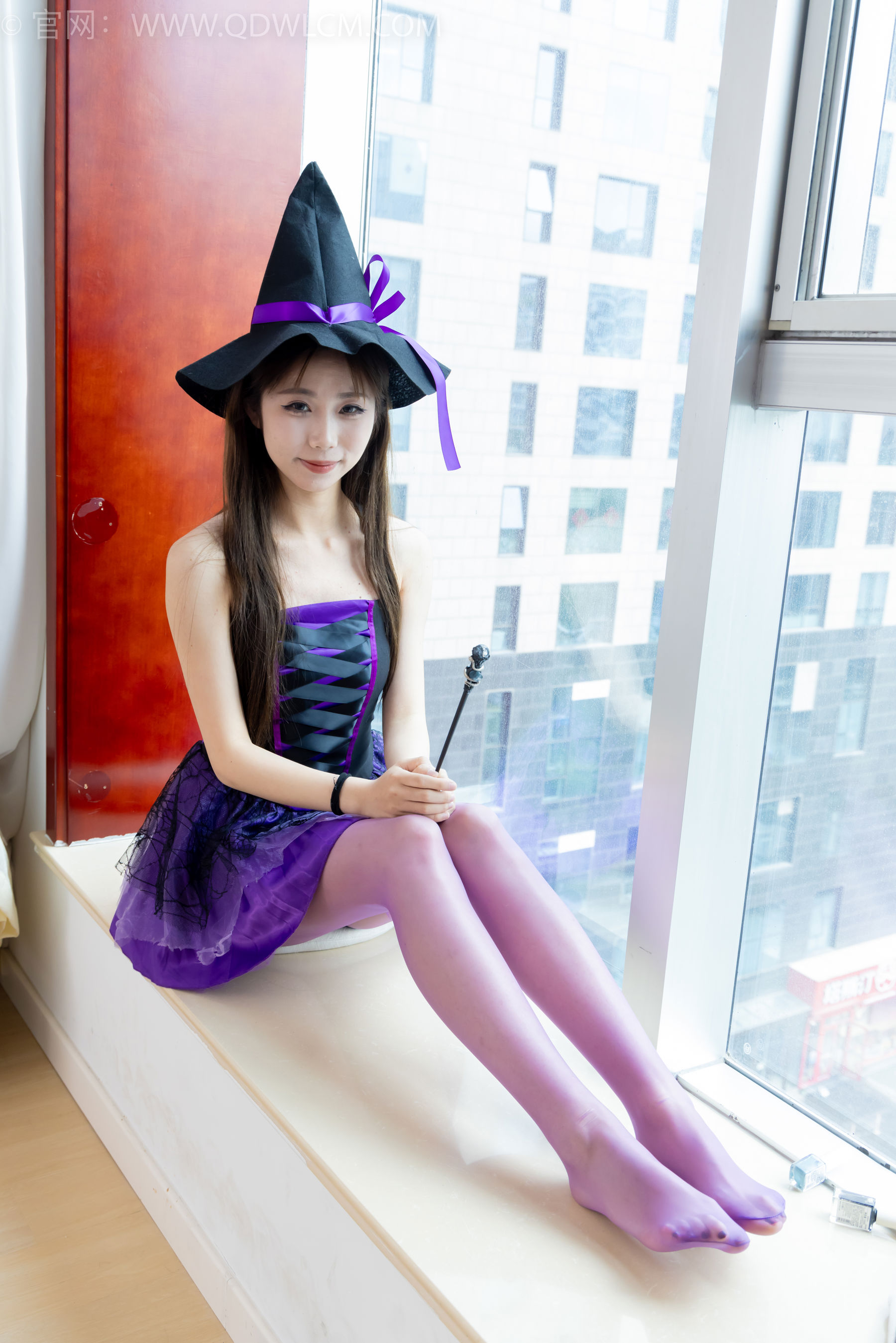 物恋传媒 No.2383 泡泡 - 高跟鞋、油亮薄紫丝、脚玩魔法棒剧情/(150P)