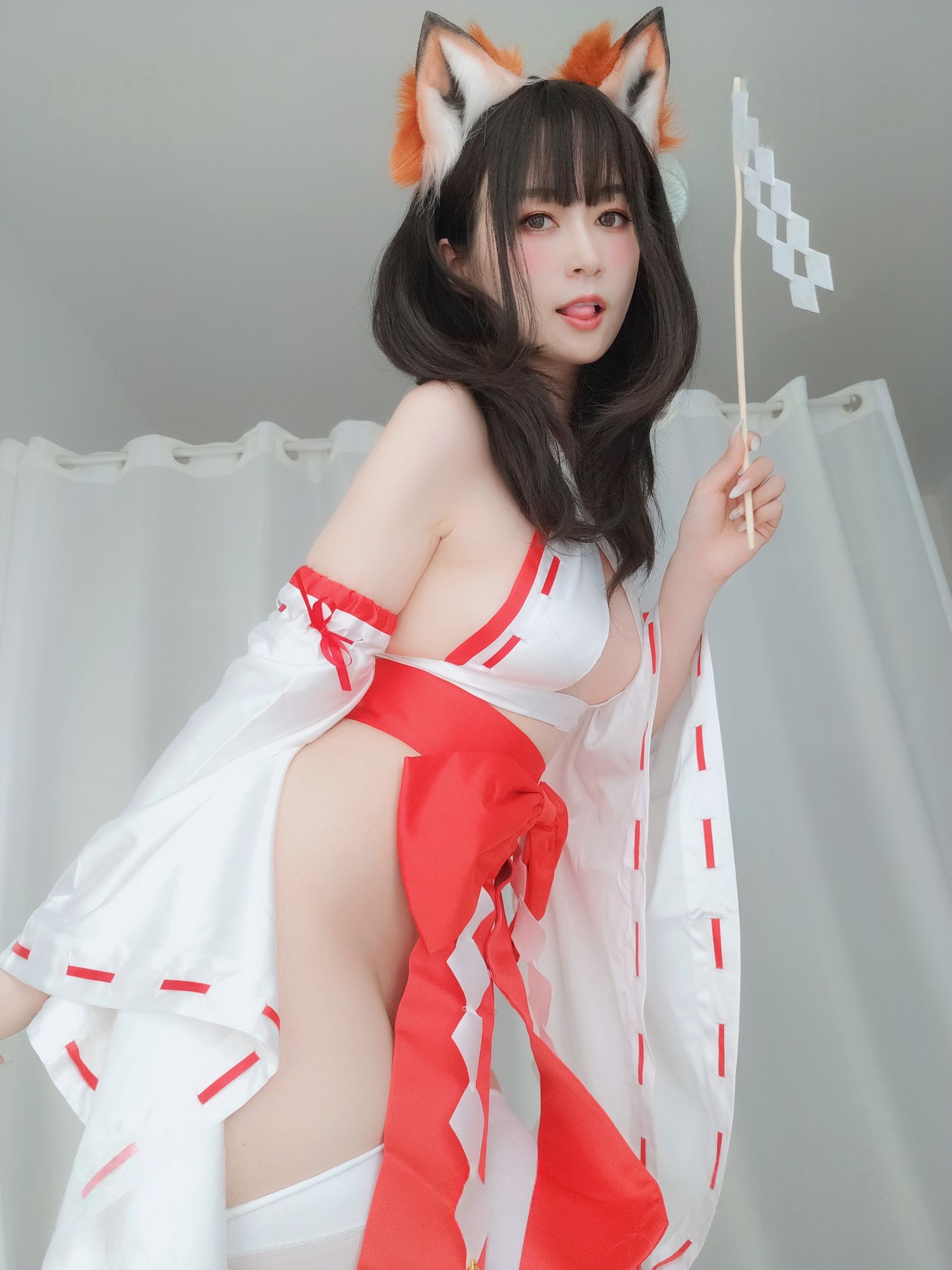 Coser小姐姐 白银 - 神社小狐狸/(93P)