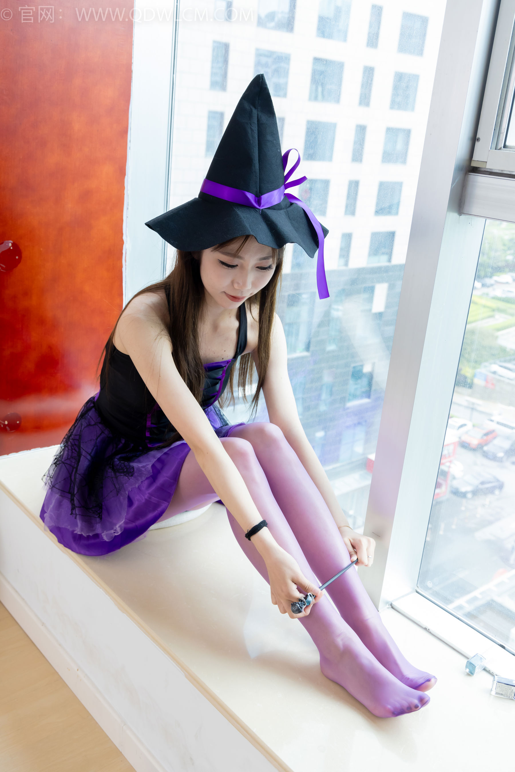 物恋传媒 No.2383 泡泡 - 高跟鞋、油亮薄紫丝、脚玩魔法棒剧情/(150P)