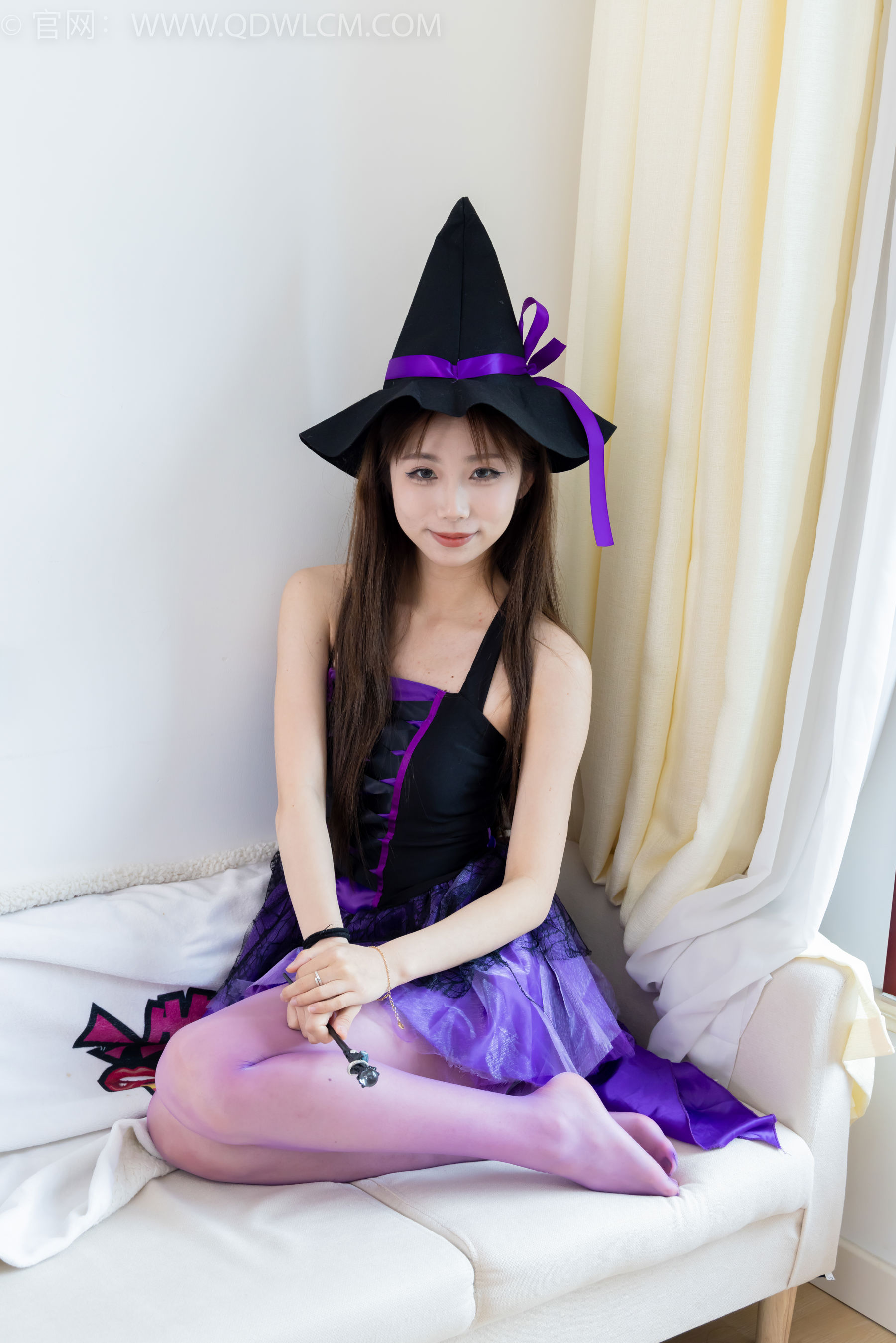 物恋传媒 No.2383 泡泡 - 高跟鞋、油亮薄紫丝、脚玩魔法棒剧情/(150P)