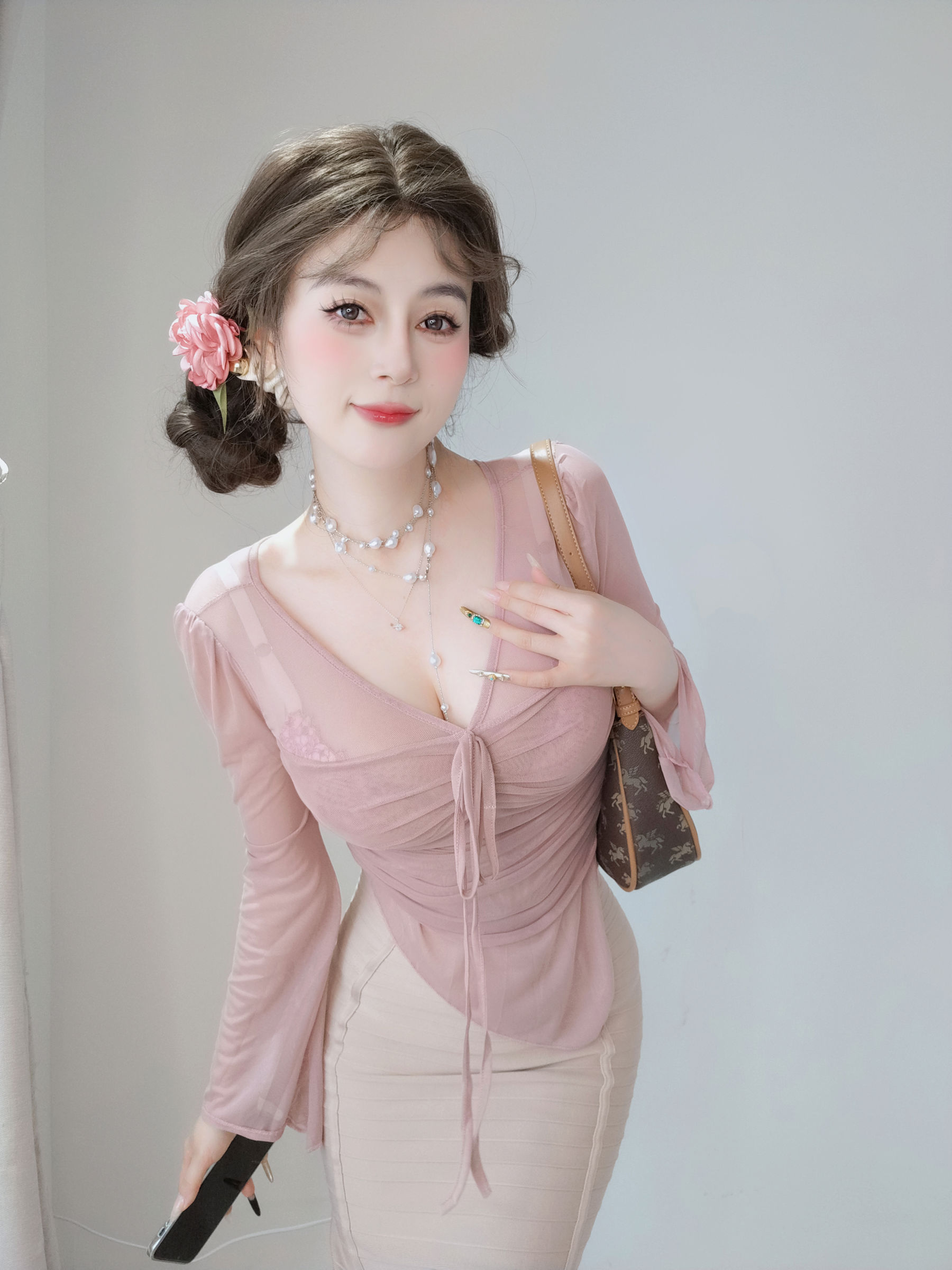 Coser小姐姐 白银 [fantia] 2024-11-24 ピンクの隣人/(59P)