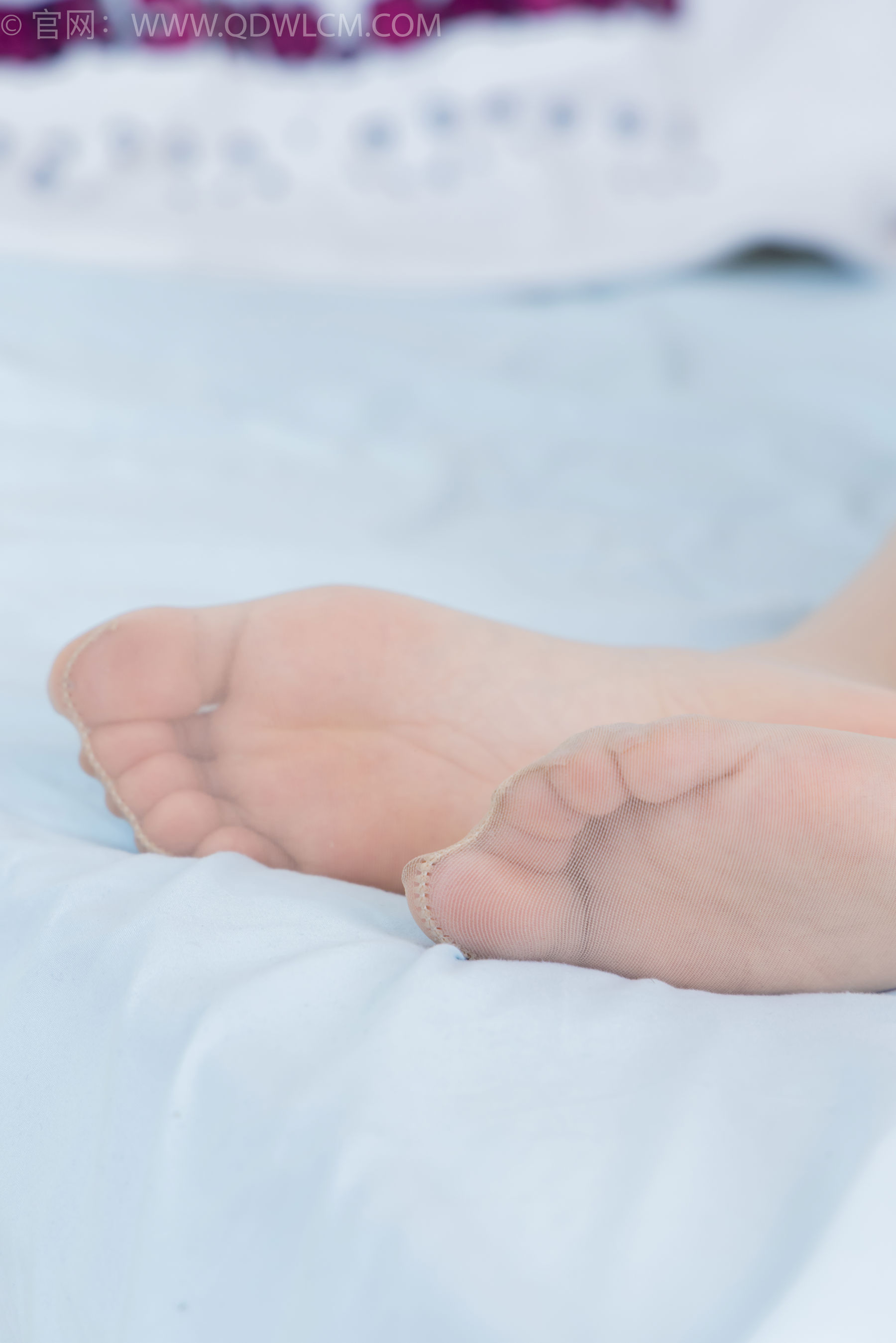 物恋传媒 No.2384 芋头 - 三双高跟鞋、薄肉丝、裸足/(140P)