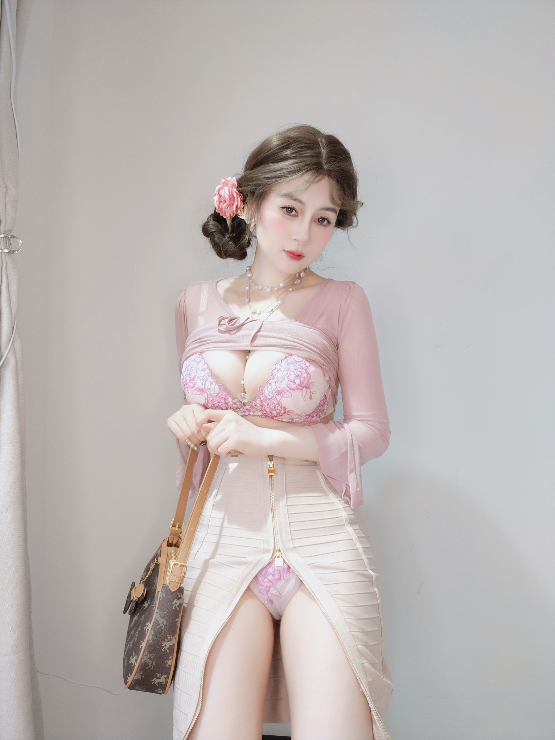 Coser小姐姐 白银 [fantia] 2024-11-24 ピンクの隣人/(59P)