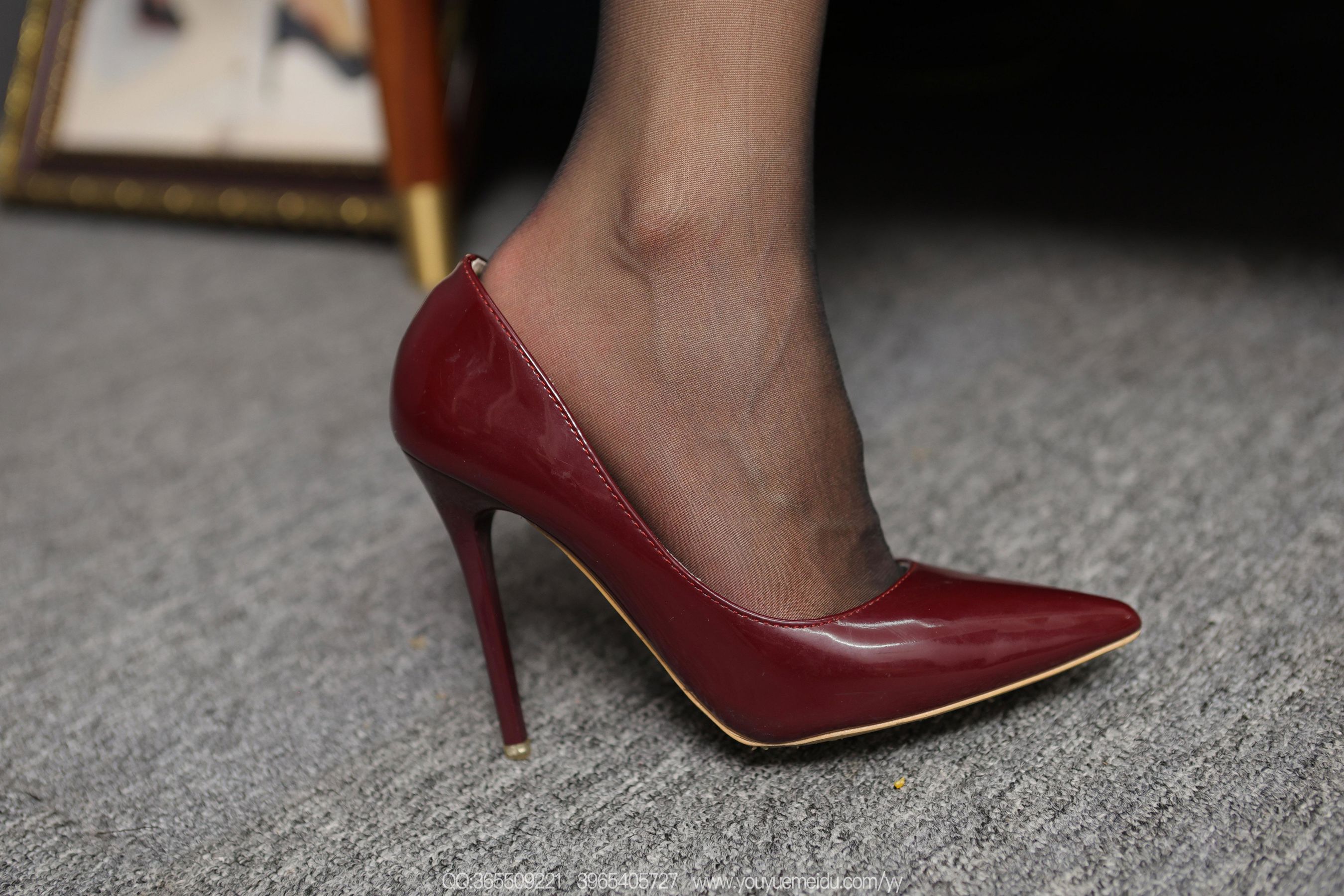 IESS异思趣向 - 模特： 兔兔 《吊带丝袜》/(80P)