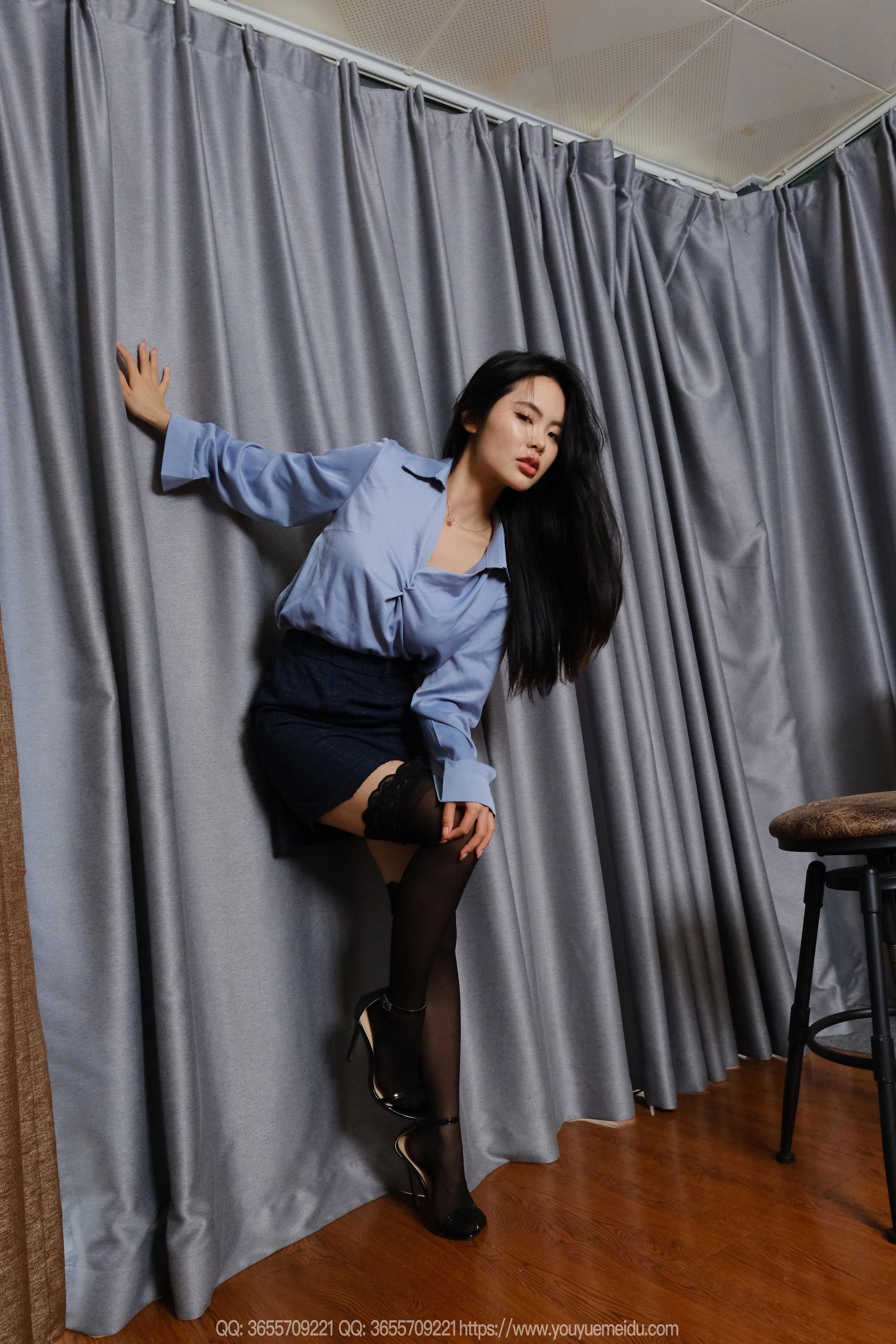 IESS异思趣向 - 模特： 兔兔 《蓝衣半筒袜》/(86P)