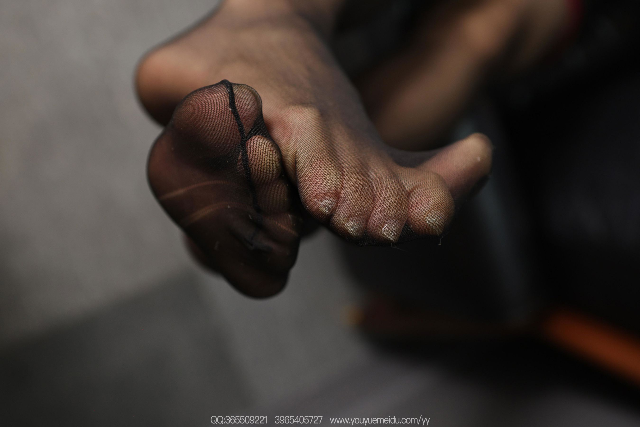 IESS异思趣向 - 模特： 兔兔 《吊带丝袜》/(80P)