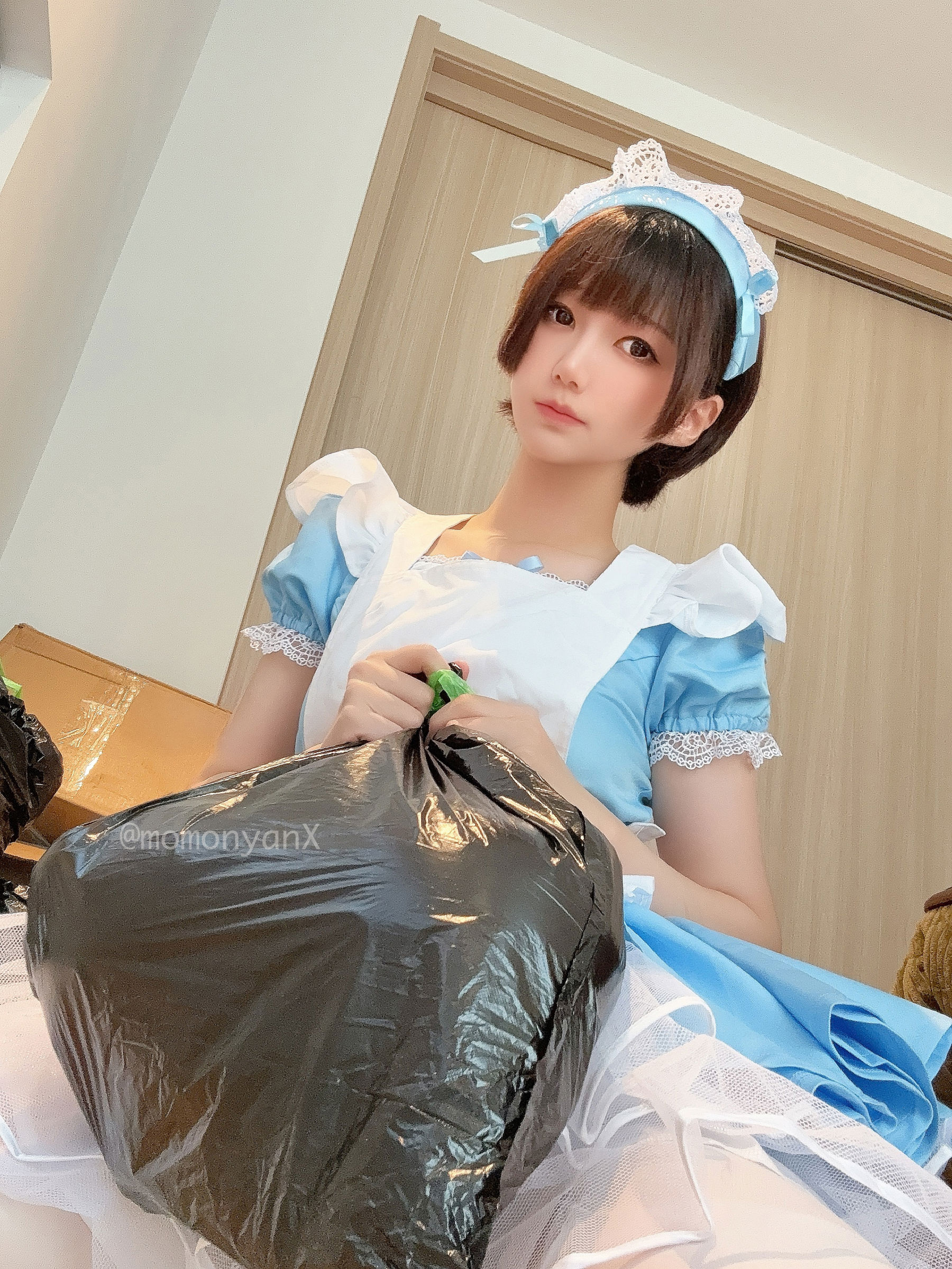 NAGISA魔物喵 [fantia] ゴミ屋敷掃除してるメイドさん/(65P)