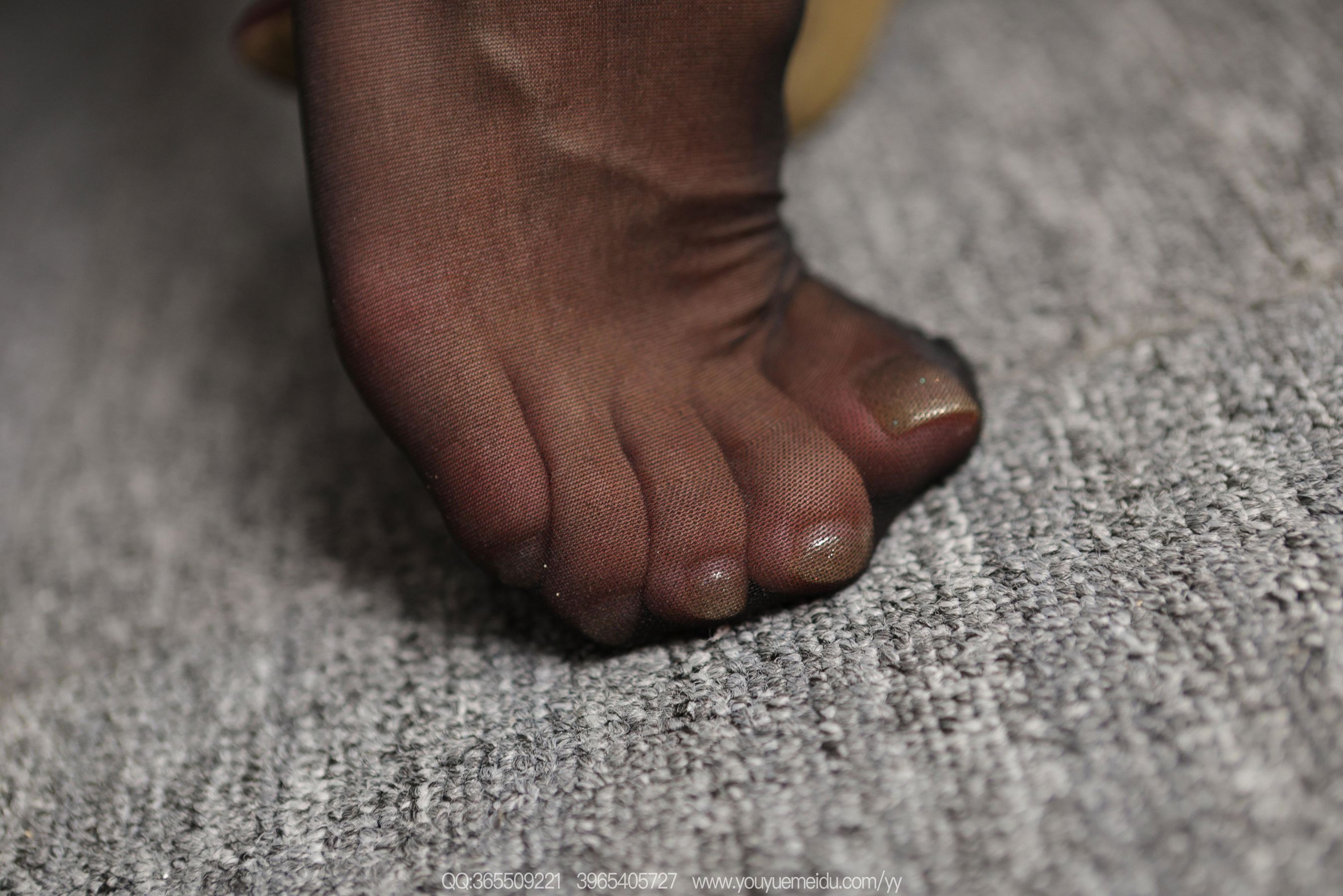 IESS异思趣向 - 模特： 兔兔 《吊带丝袜》/(80P)